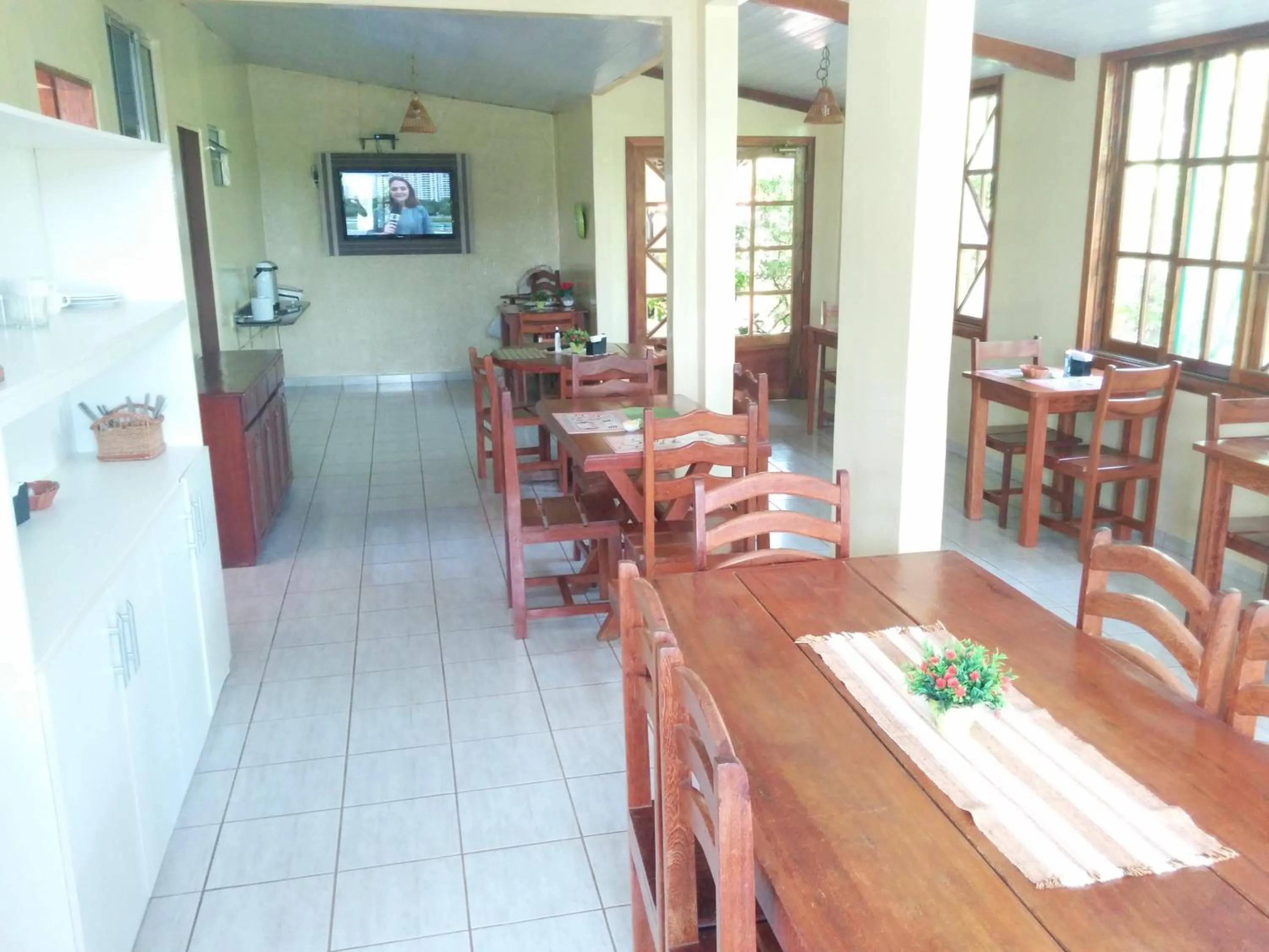 Restaurant/places to eat in Pousada Mabuya