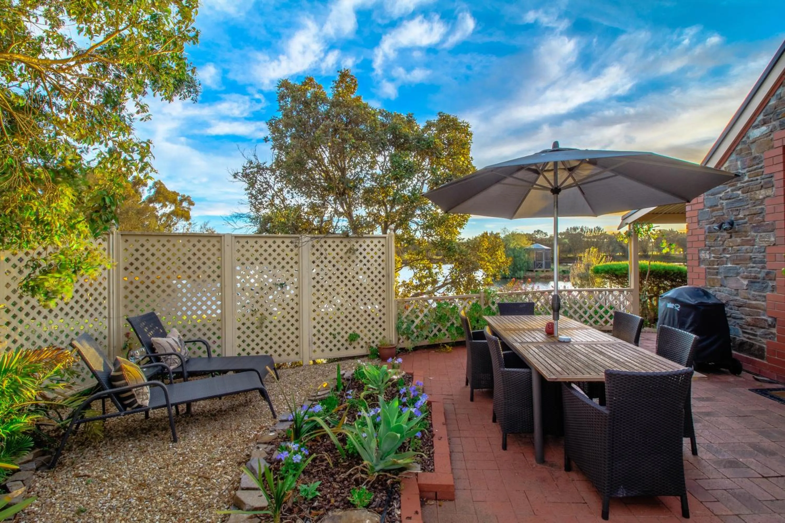 BBQ facilities in Stonewell Cottages and Vineyards