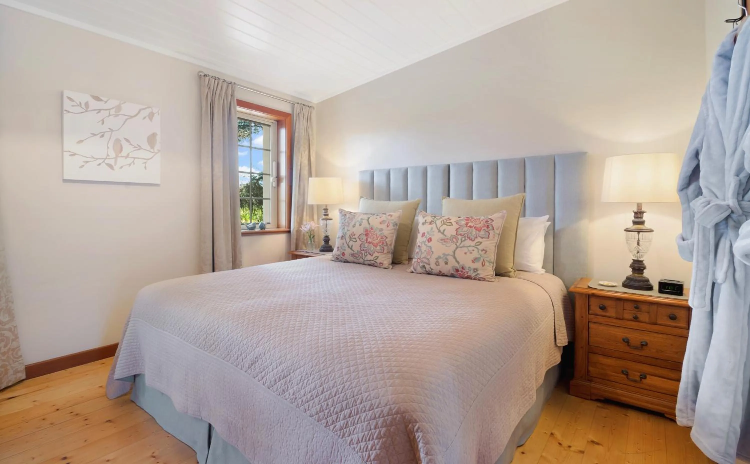 Bed in Stonewell Cottages and Vineyards