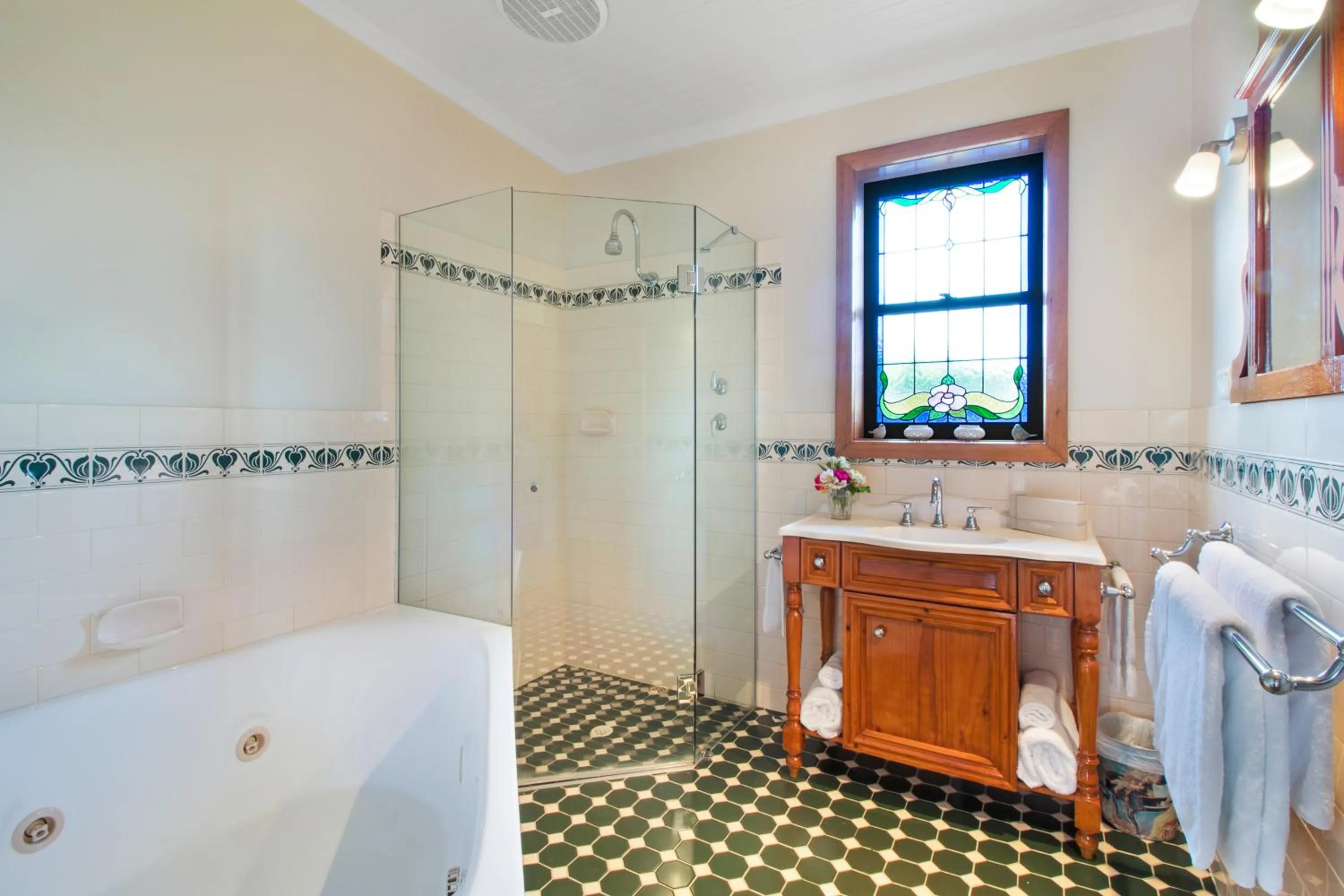 Bathroom in Stonewell Cottages and Vineyards
