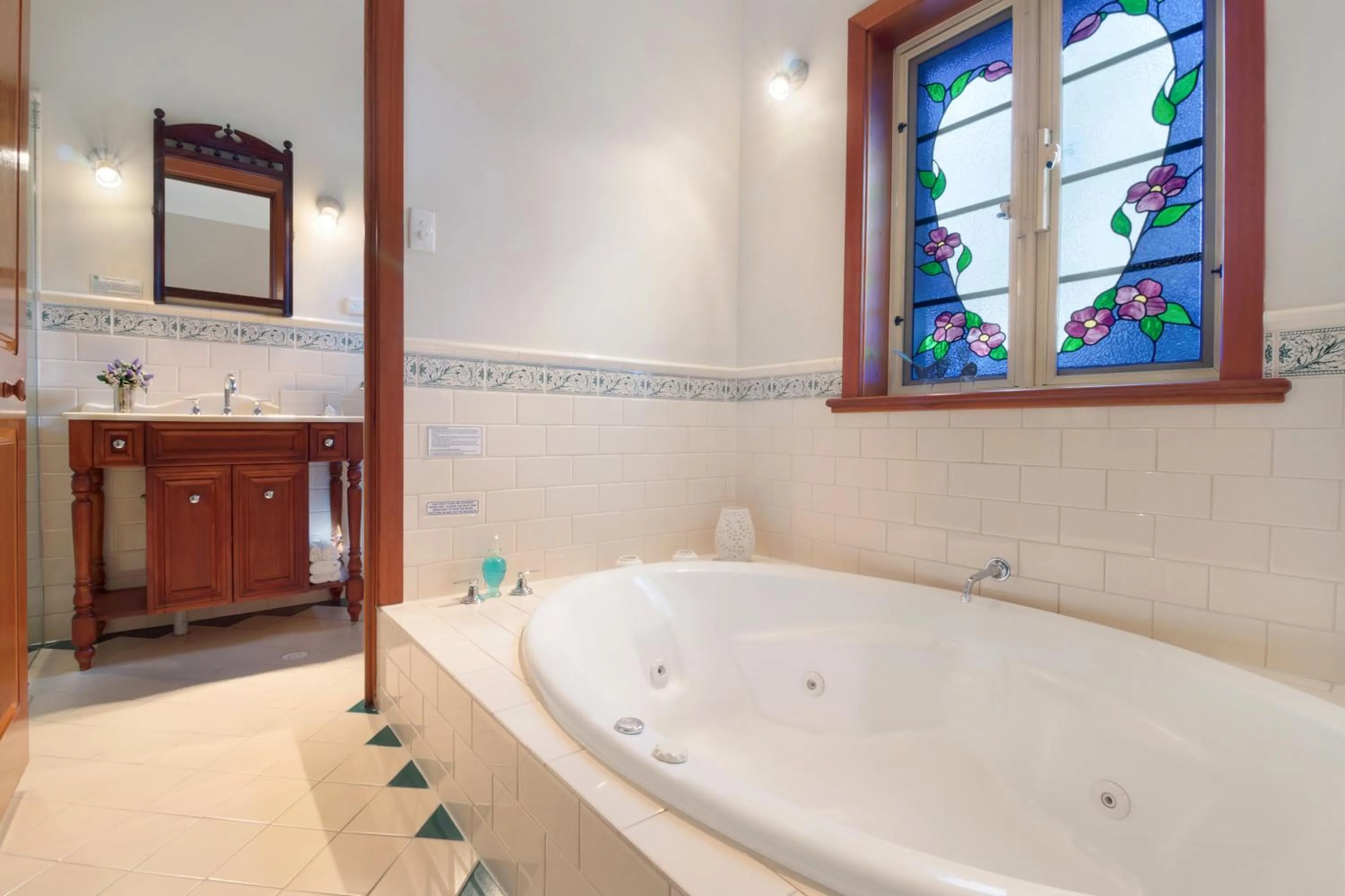 Bathroom in Stonewell Cottages and Vineyards