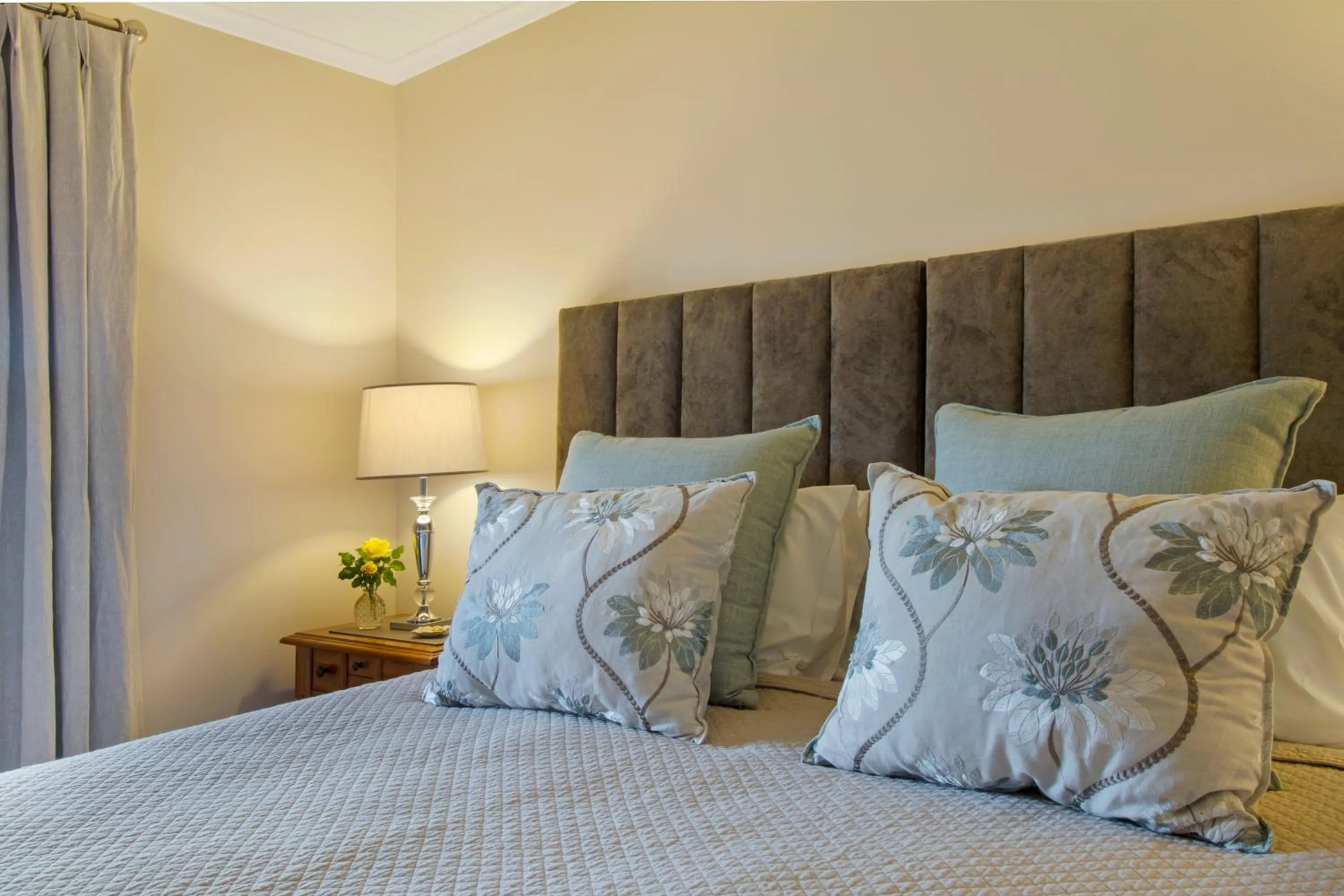 Bed in Stonewell Cottages and Vineyards