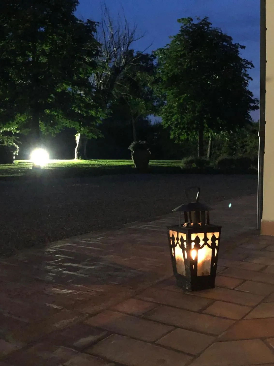 Decorative detail in VIA D' ESTE 8