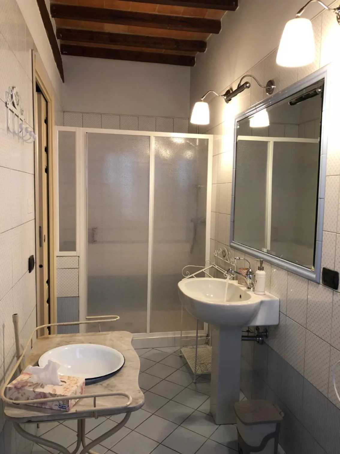 Bathroom in VIA D' ESTE 8