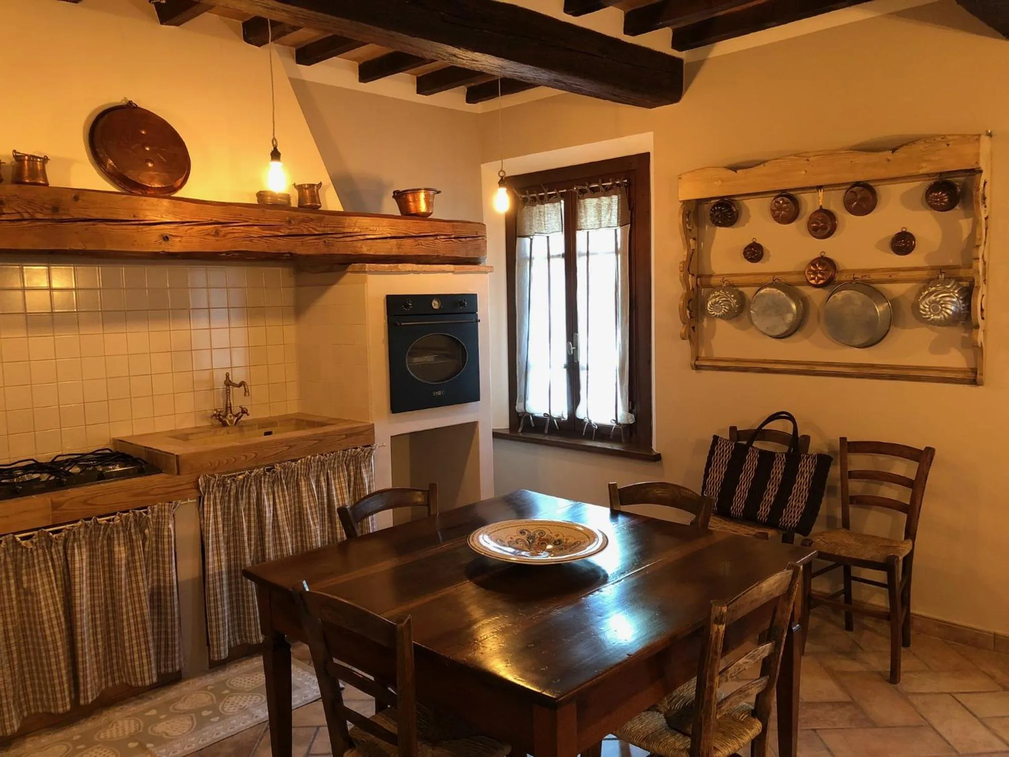 Kitchen or kitchenette in VIA D' ESTE 8