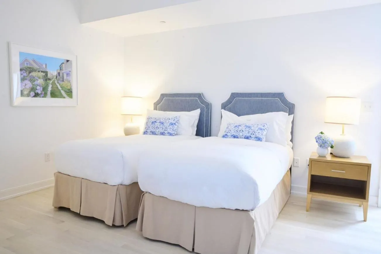 Bedroom, Bed in White Elephant Hotel