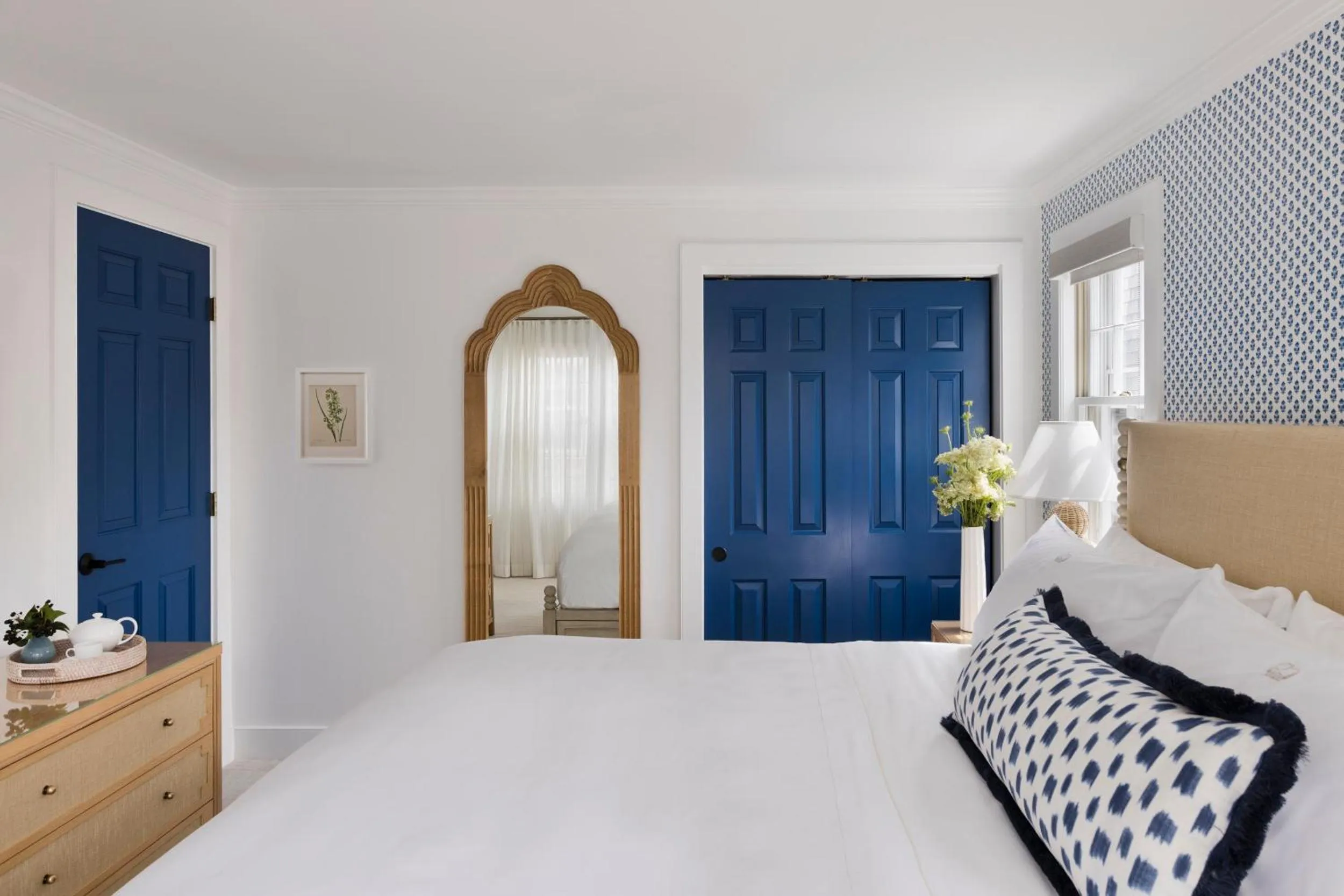 Bedroom, Bed in White Elephant Hotel