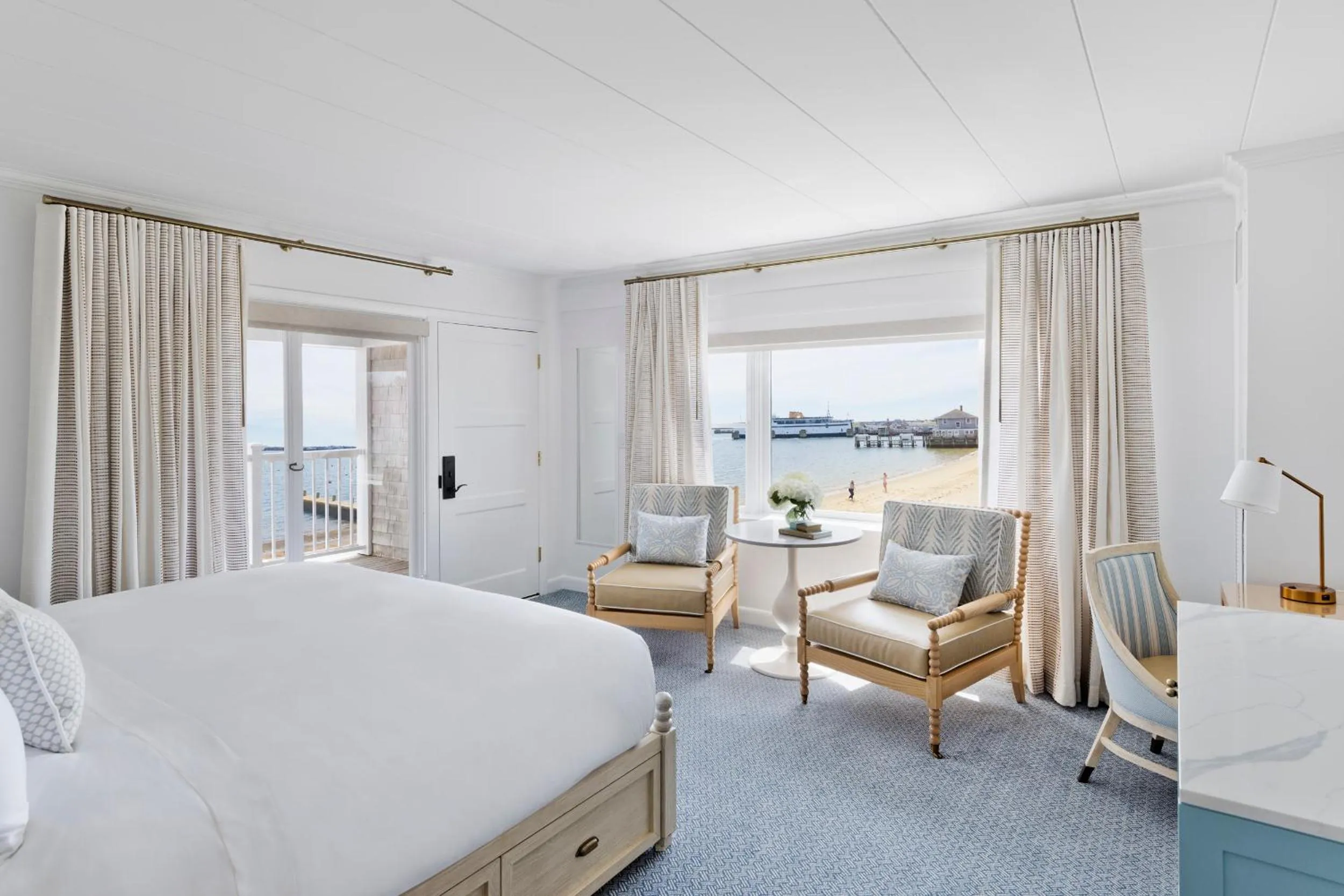 Bedroom, Bed in White Elephant Hotel