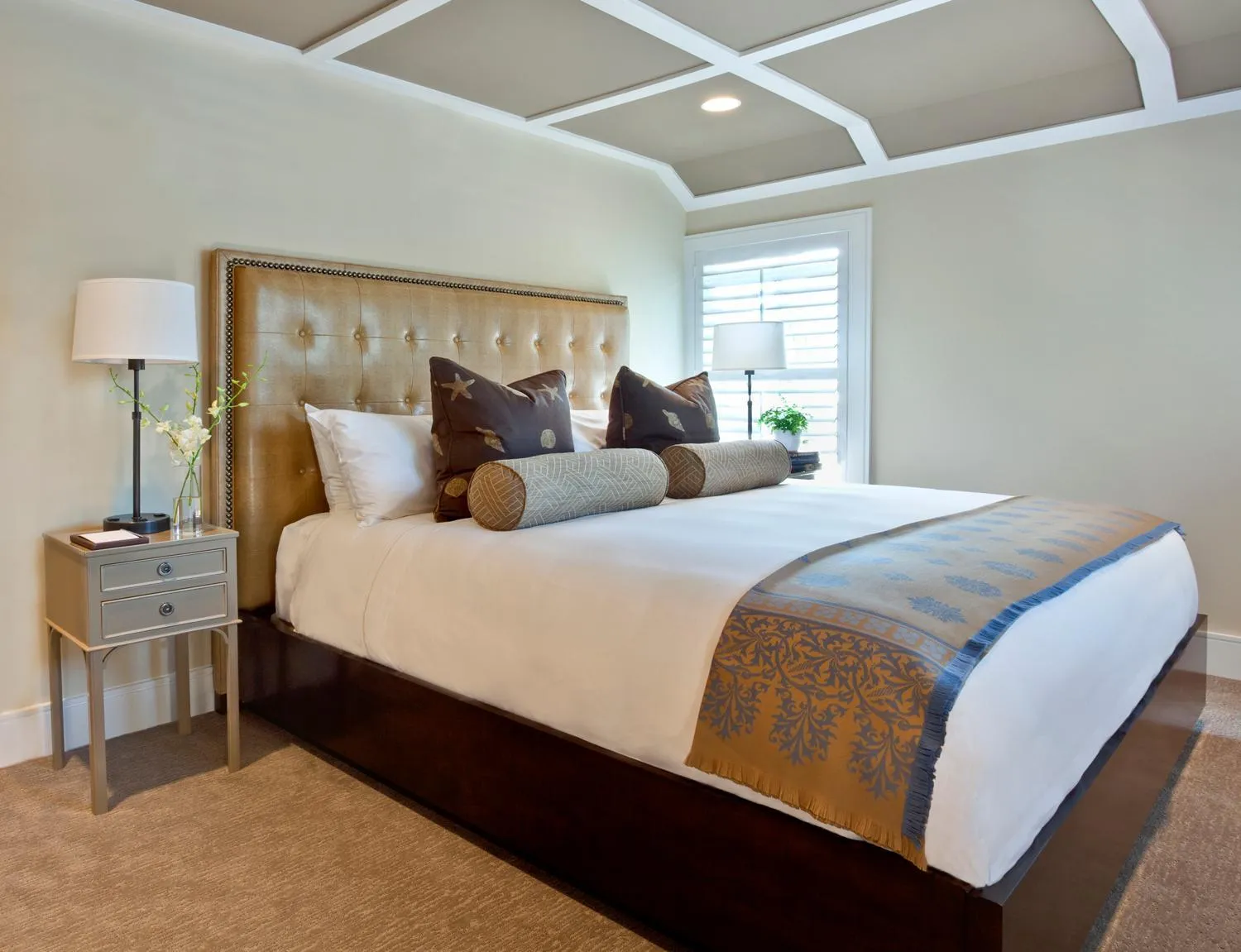 Bedroom, Bed in White Elephant Hotel