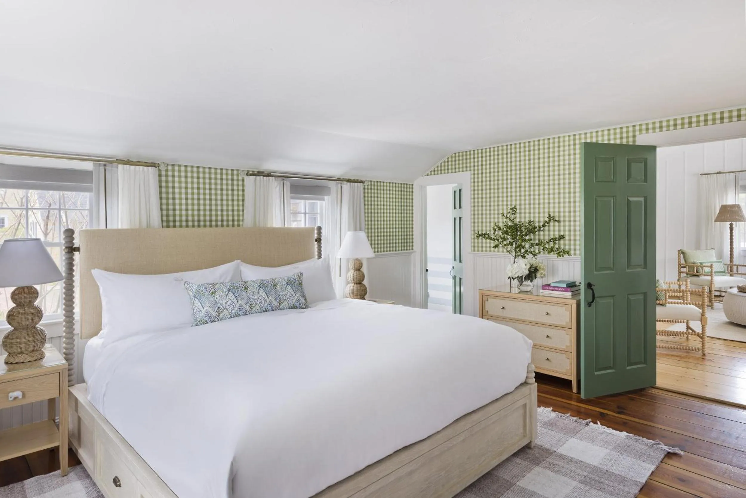 Bedroom, Bed in White Elephant Hotel