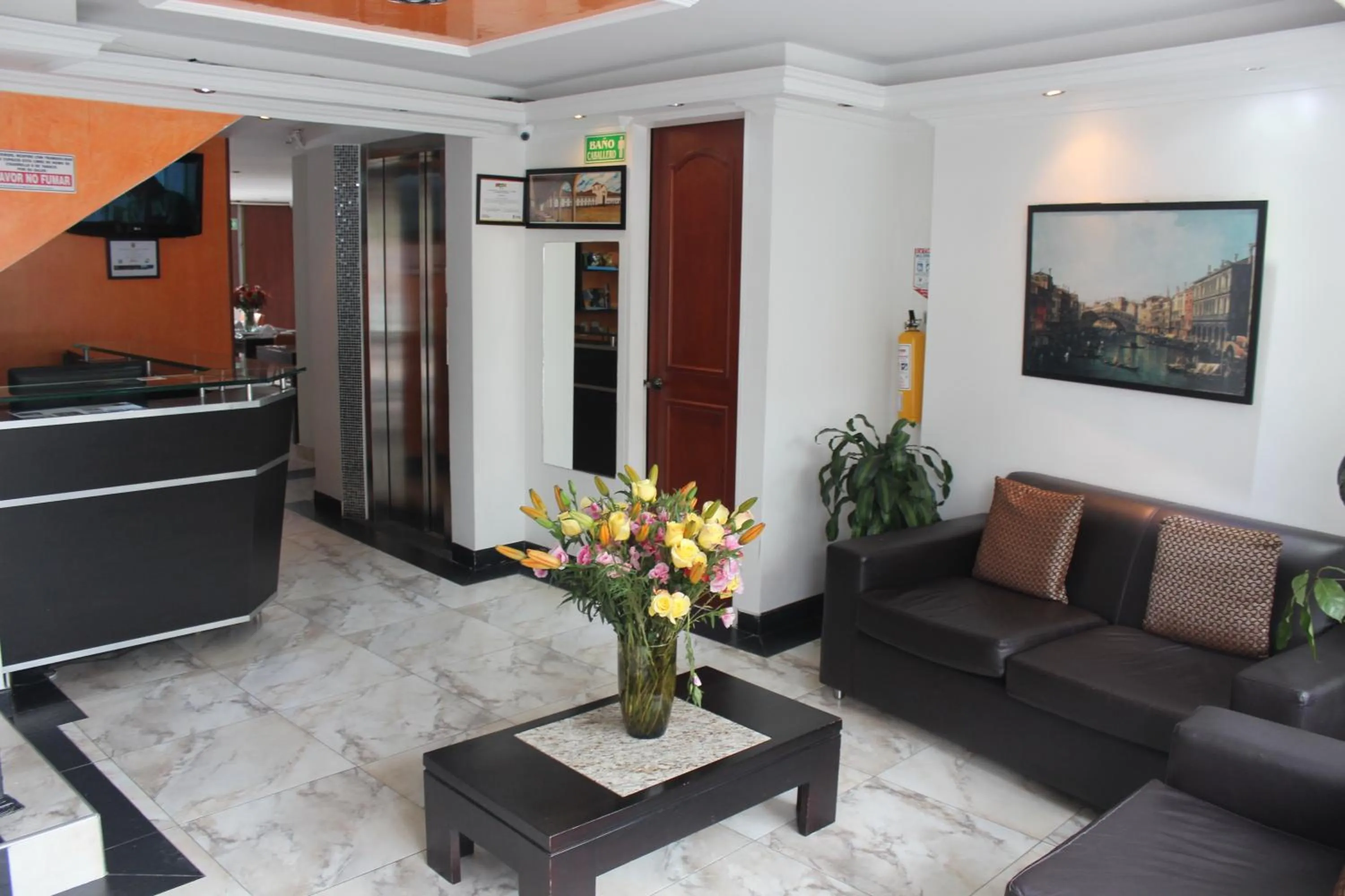 Lobby or reception in Hotel Real Estación