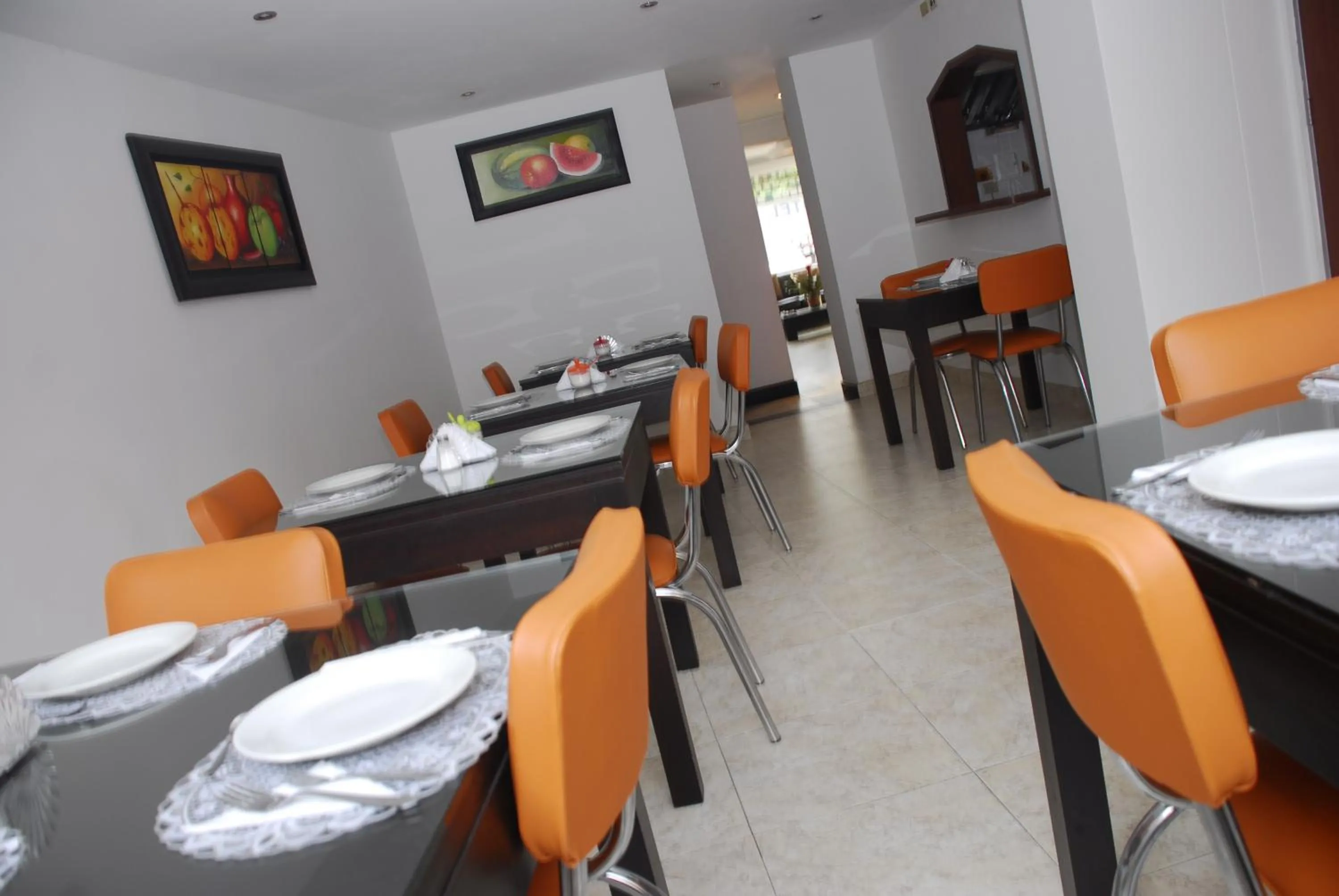 Restaurant/places to eat in Hotel Real Estación