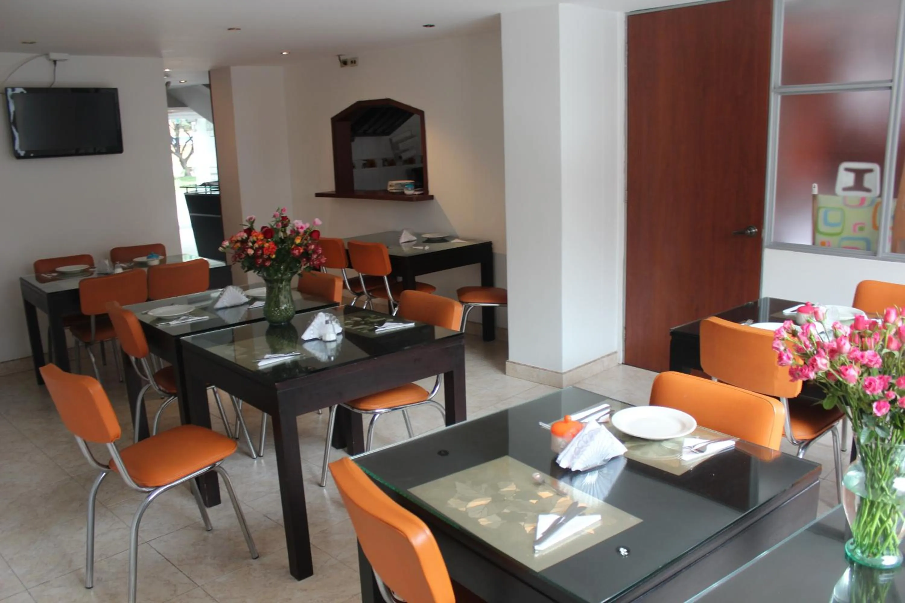 Restaurant/places to eat in Hotel Real Estación