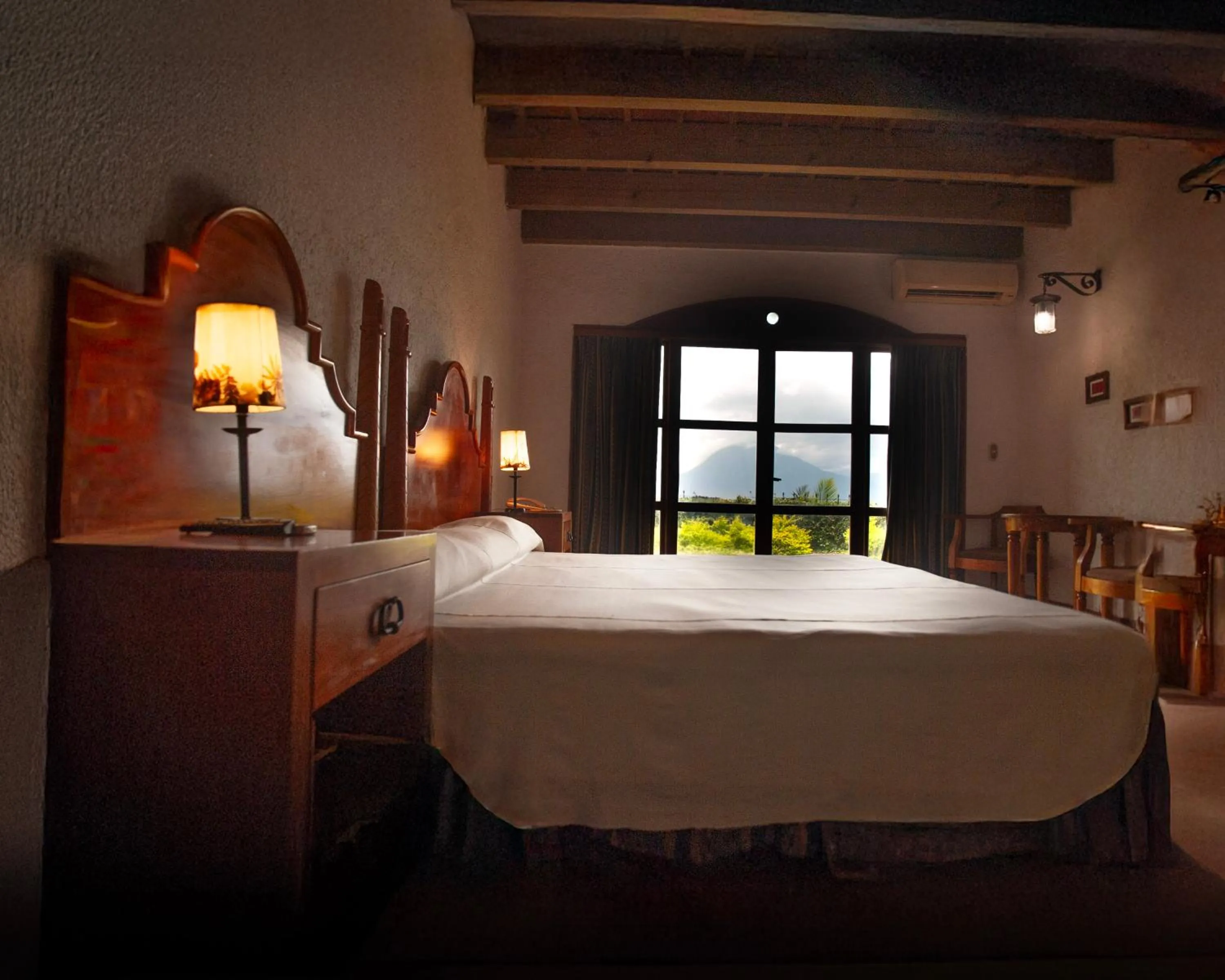 Bed in Hotel Posada de Don Rodrigo Panajachel