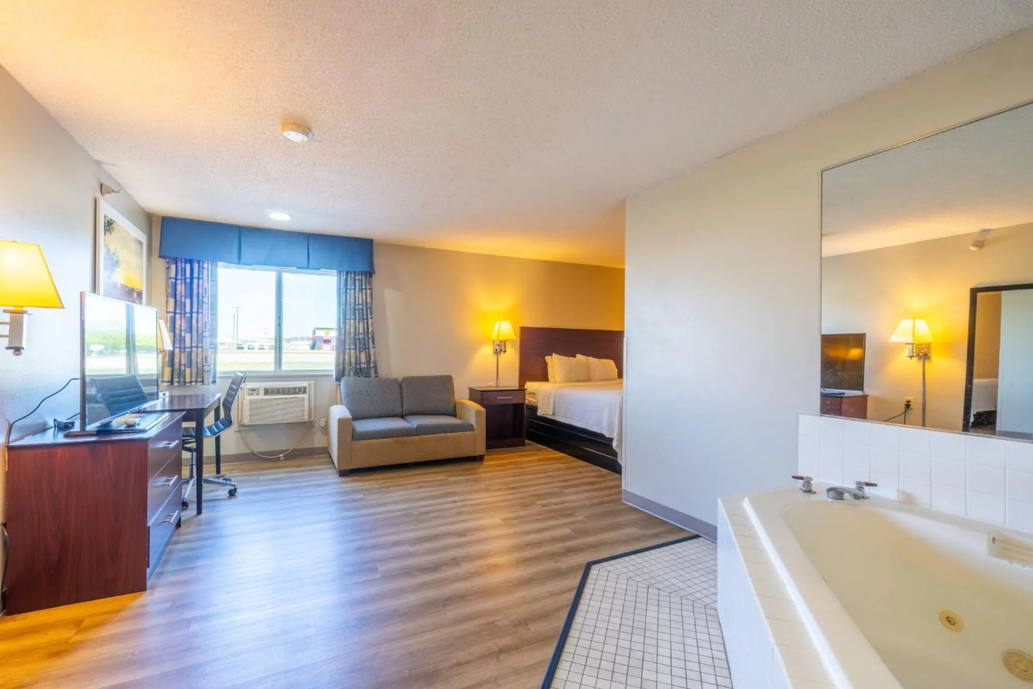 Bed in Days Inn by Wyndham Sioux City