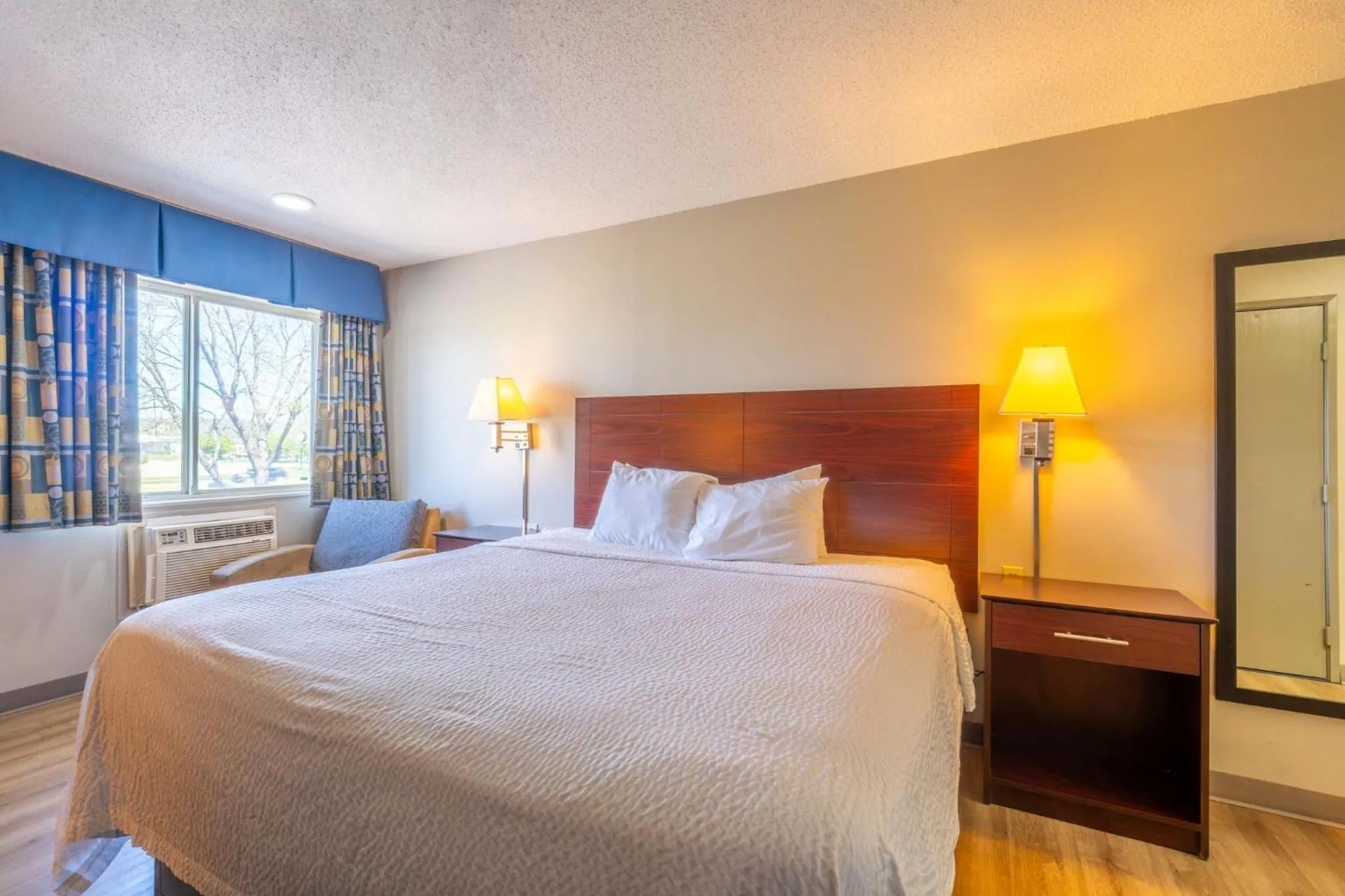 Bed in Days Inn by Wyndham Sioux City