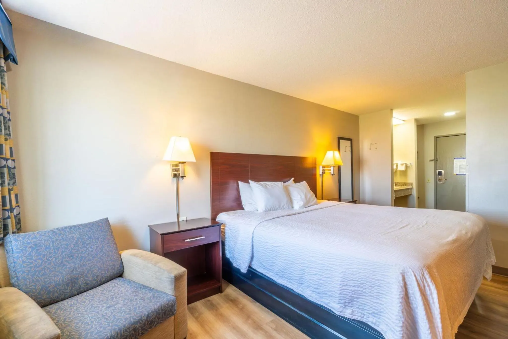 Bed in Days Inn by Wyndham Sioux City
