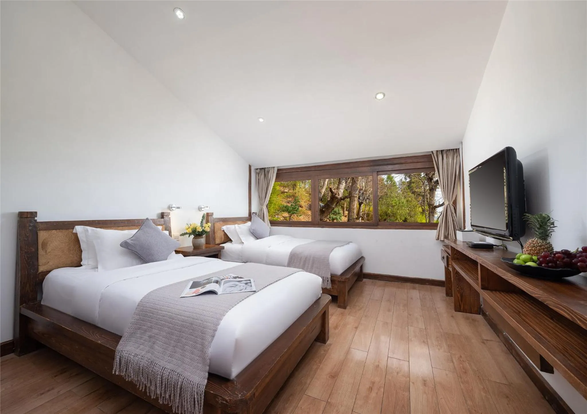 Property building, Bed in Lijiang Merry Inn