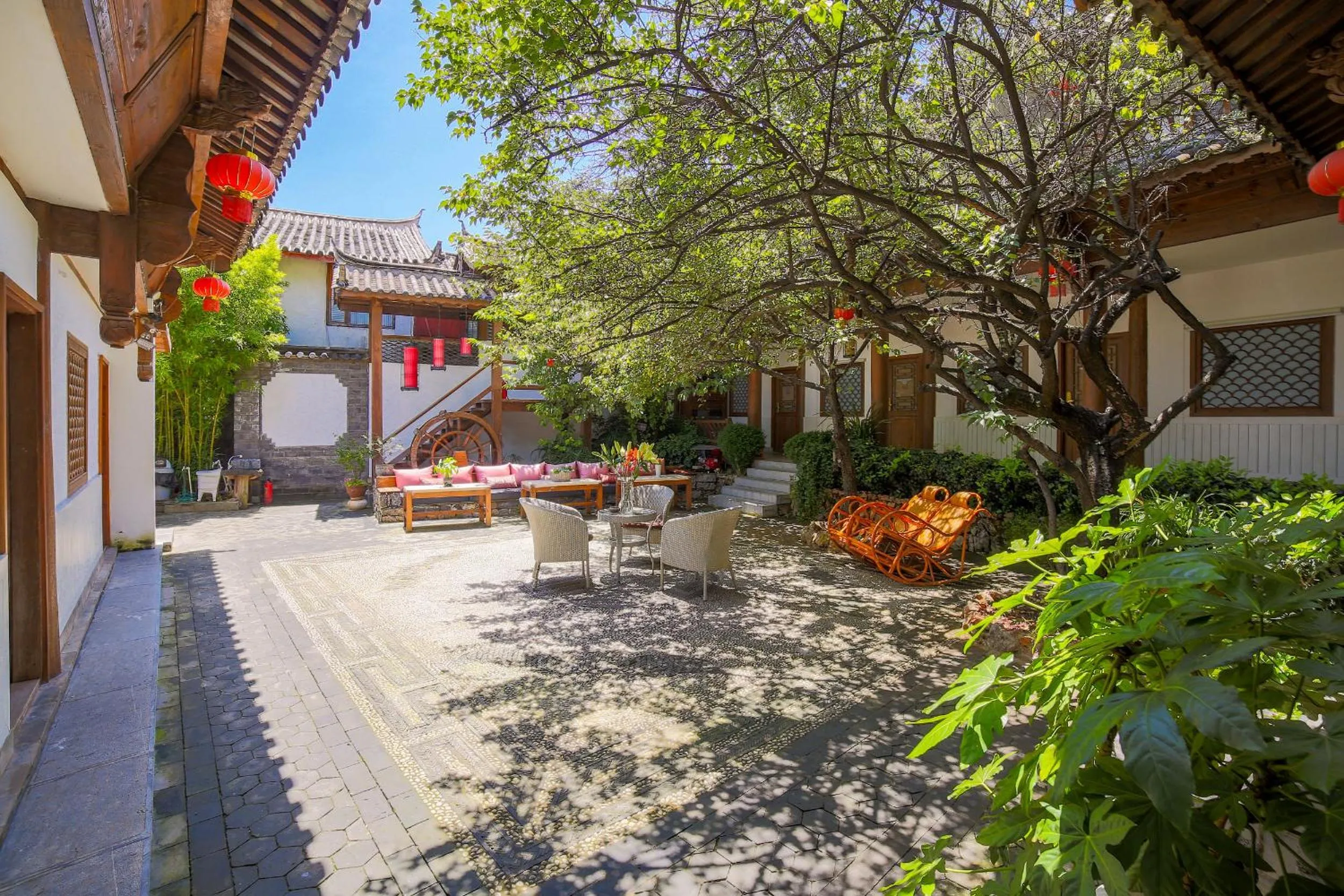 Garden in Lijiang Merry Inn