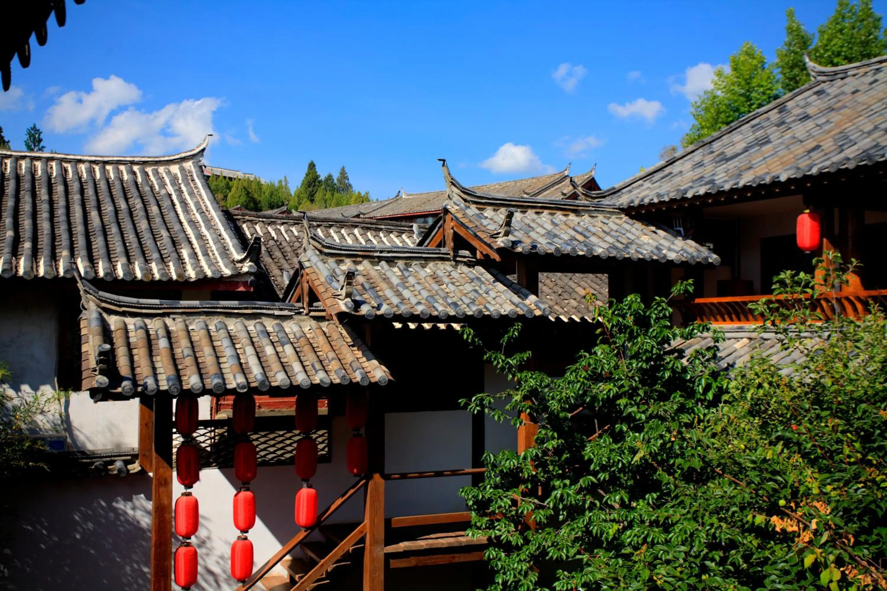 Property building in Lijiang Merry Inn