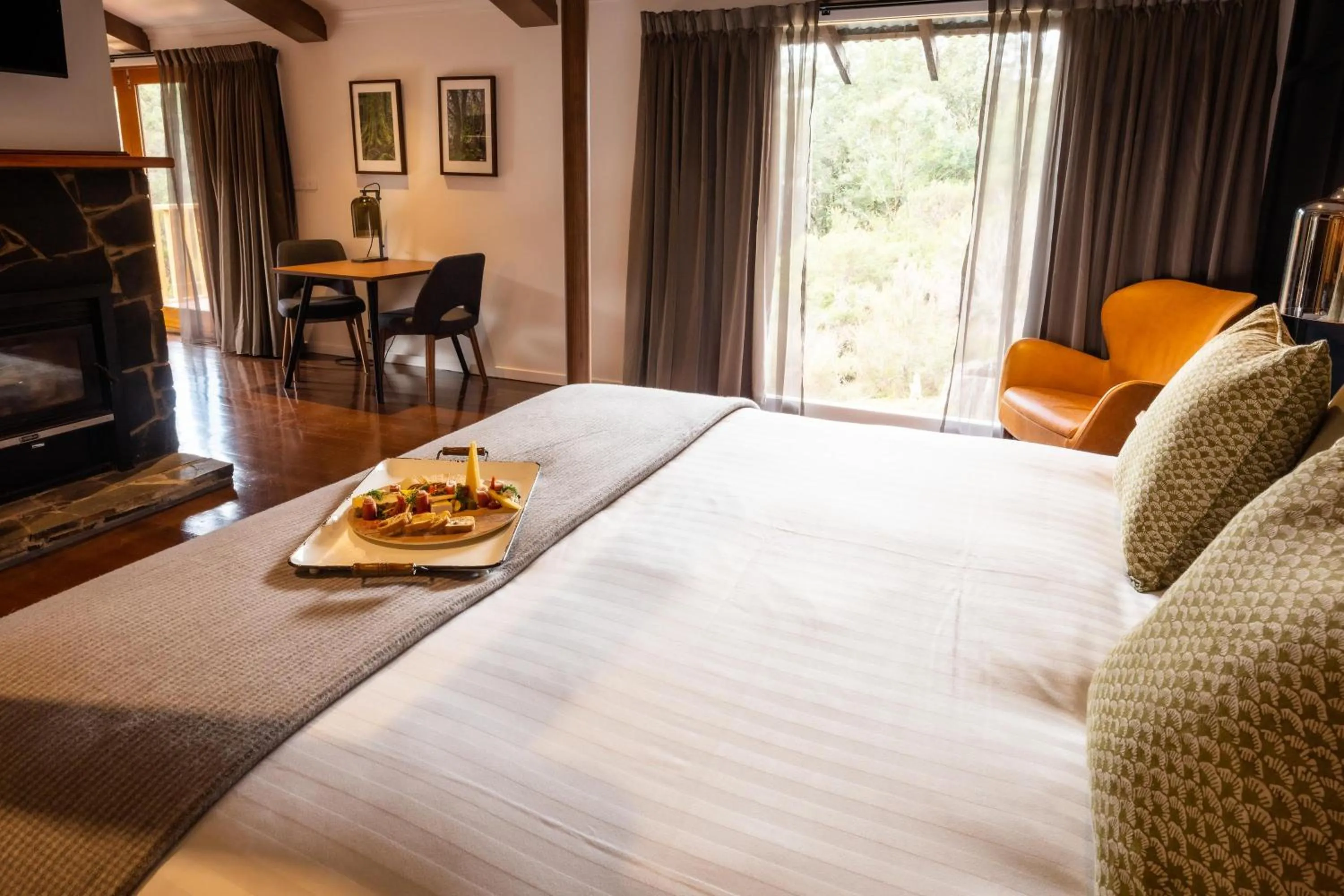 Bedroom, Bed in Peppers Cradle Mountain Lodge