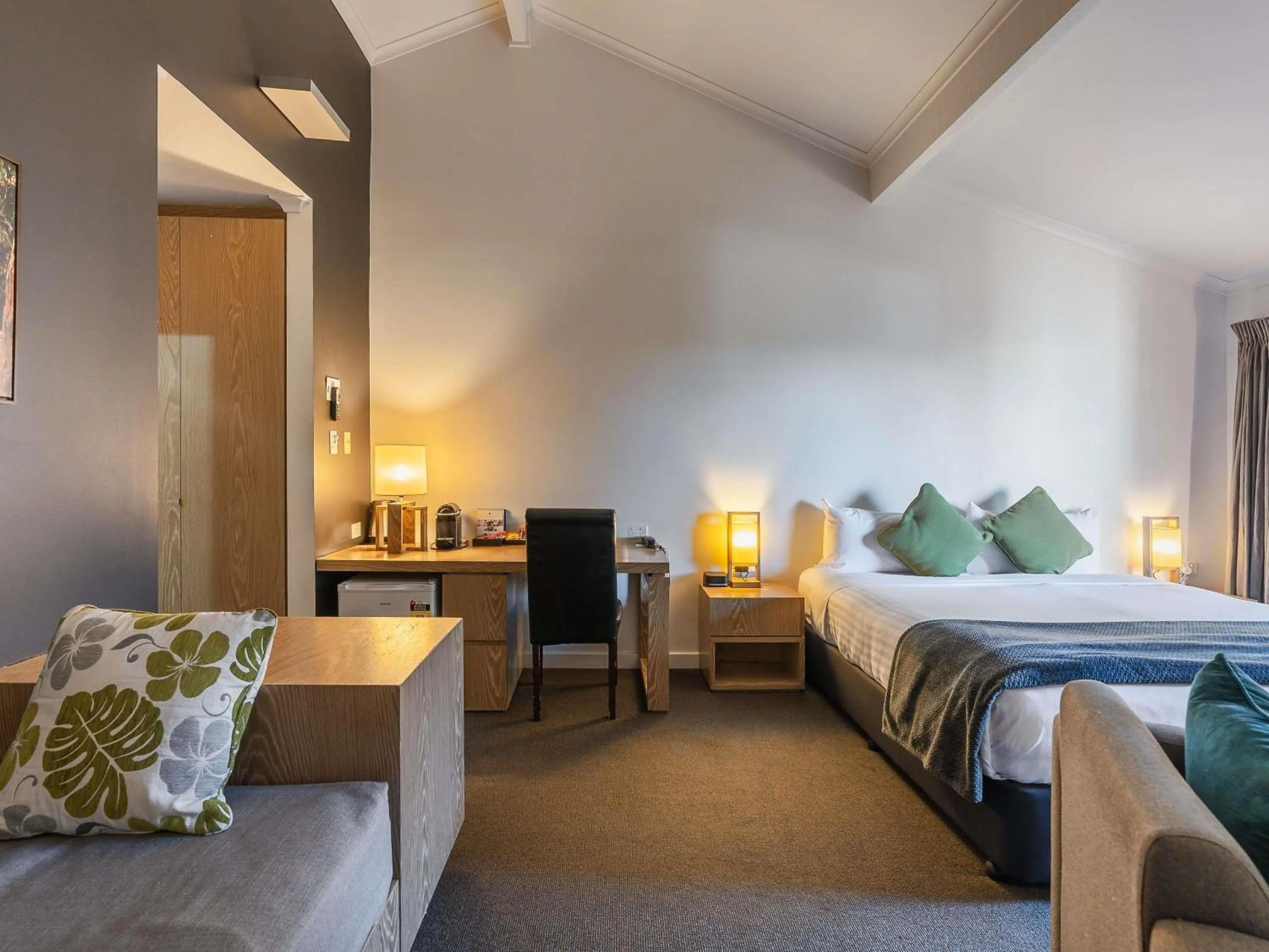 Bedroom, Bed in Peppers Cradle Mountain Lodge