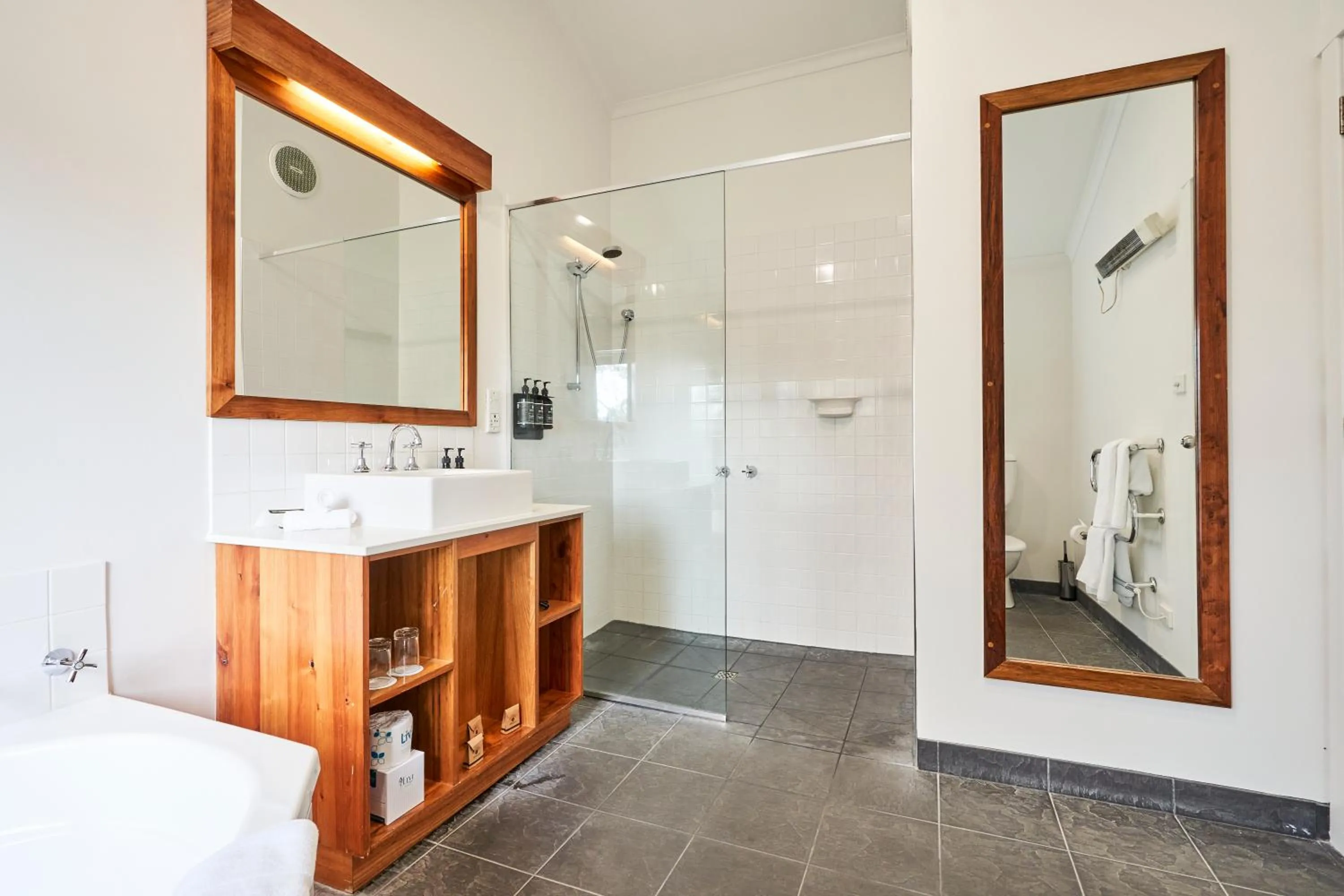 Shower in Peppers Cradle Mountain Lodge