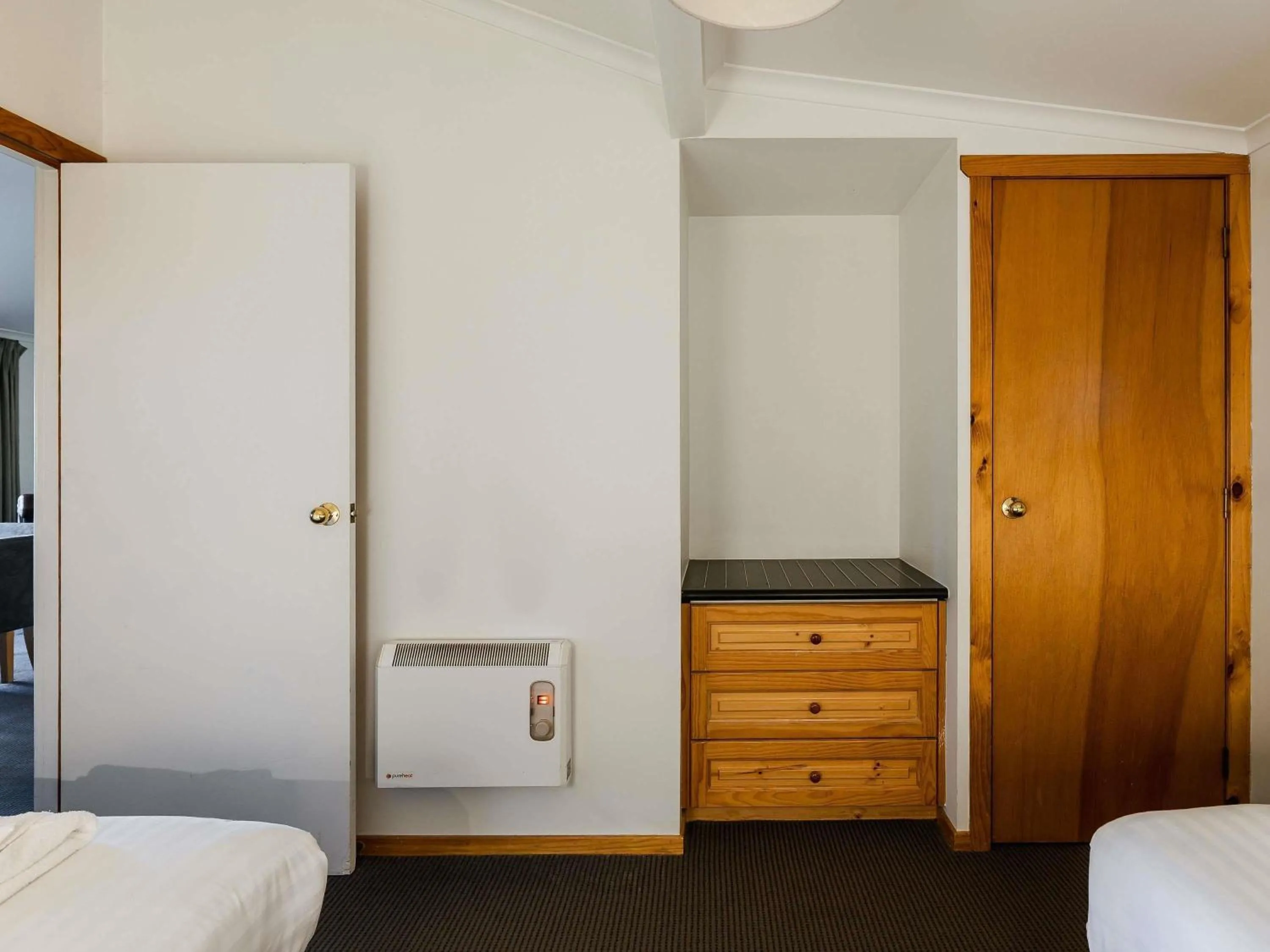 Bedroom, Bed in Peppers Cradle Mountain Lodge