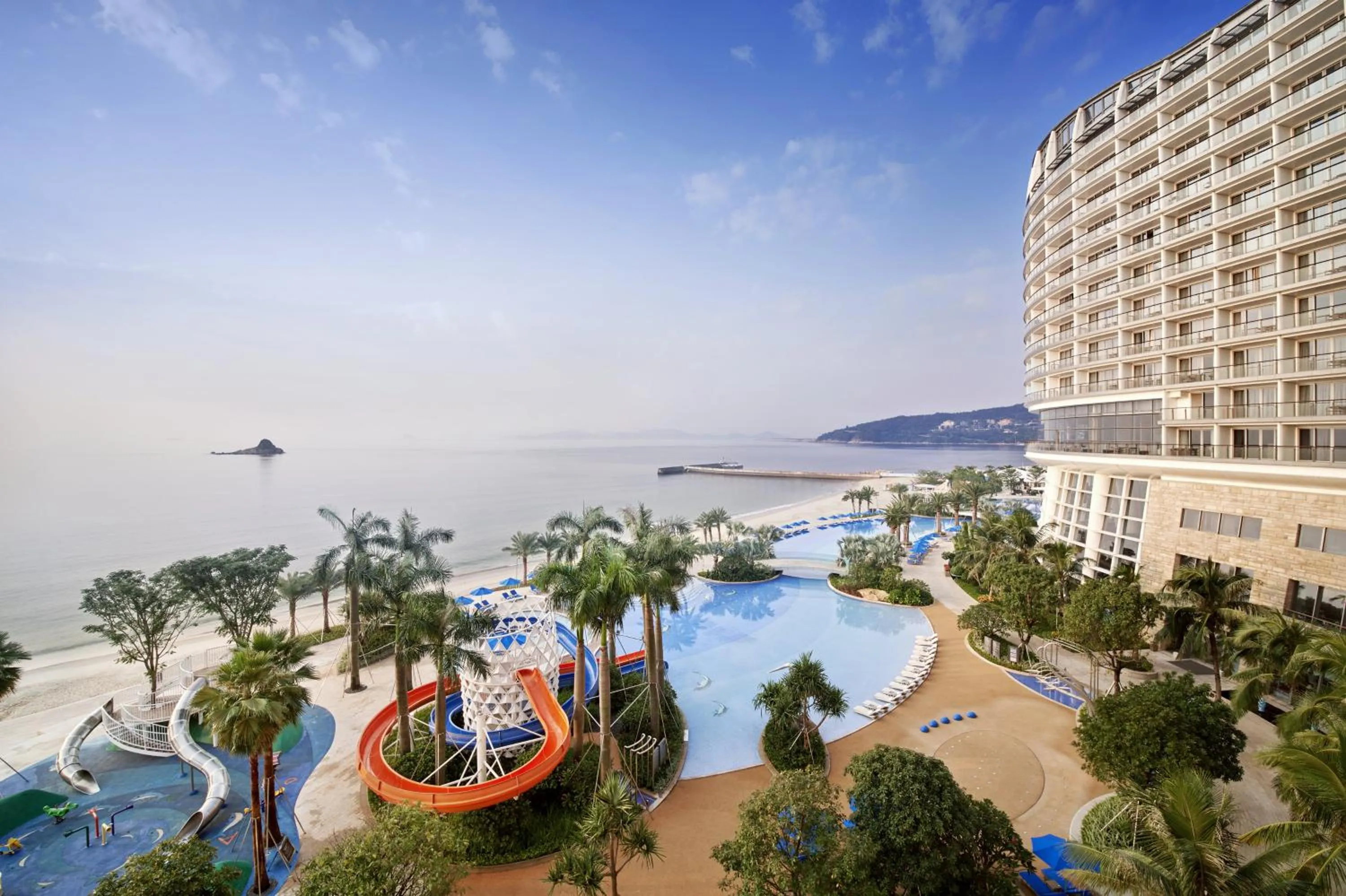 Swimming pool in Intercontinental Shenzhen Dameisha Resort by IHG