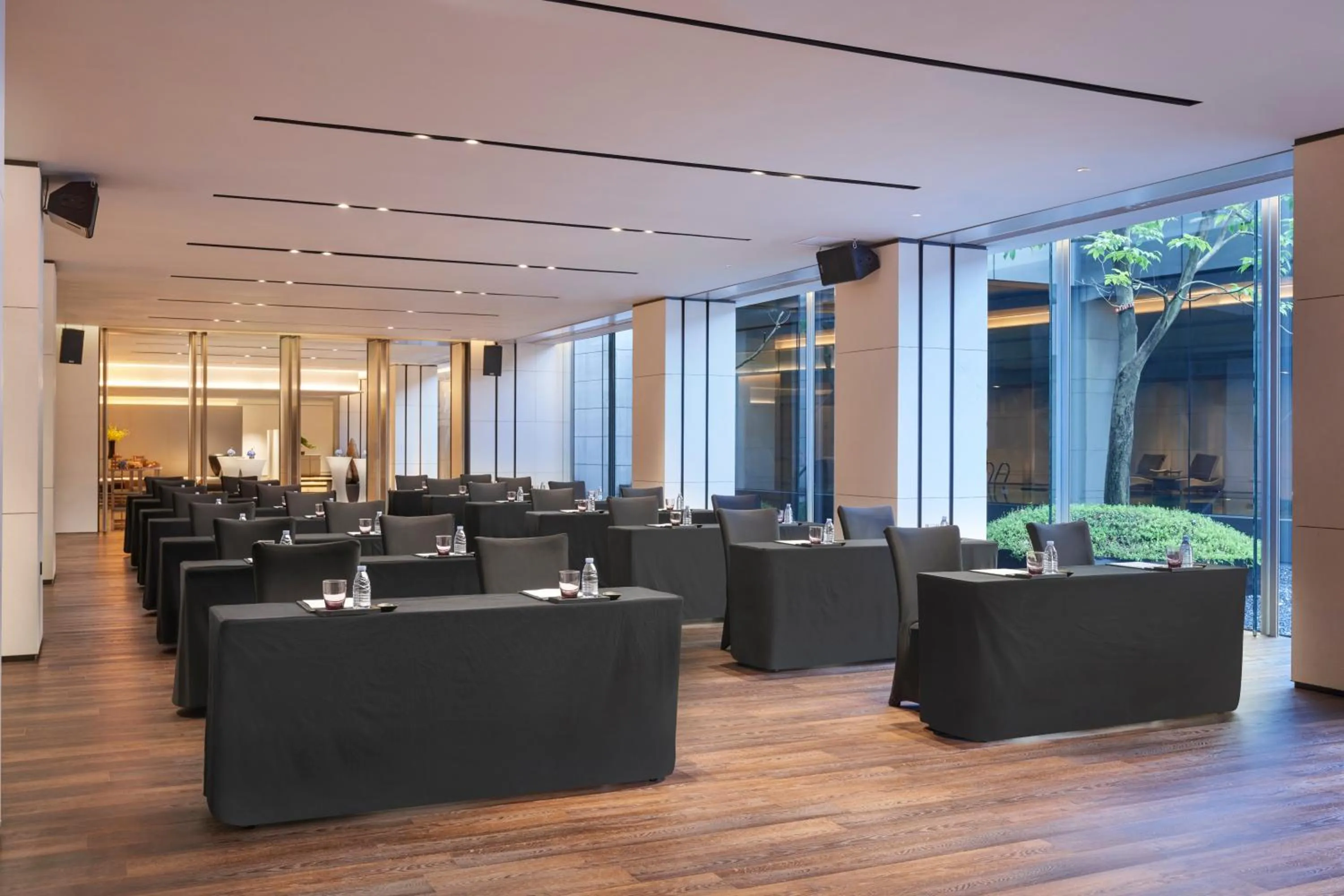 Meeting/conference room in Intercontinental Shenzhen Dameisha Resort by IHG