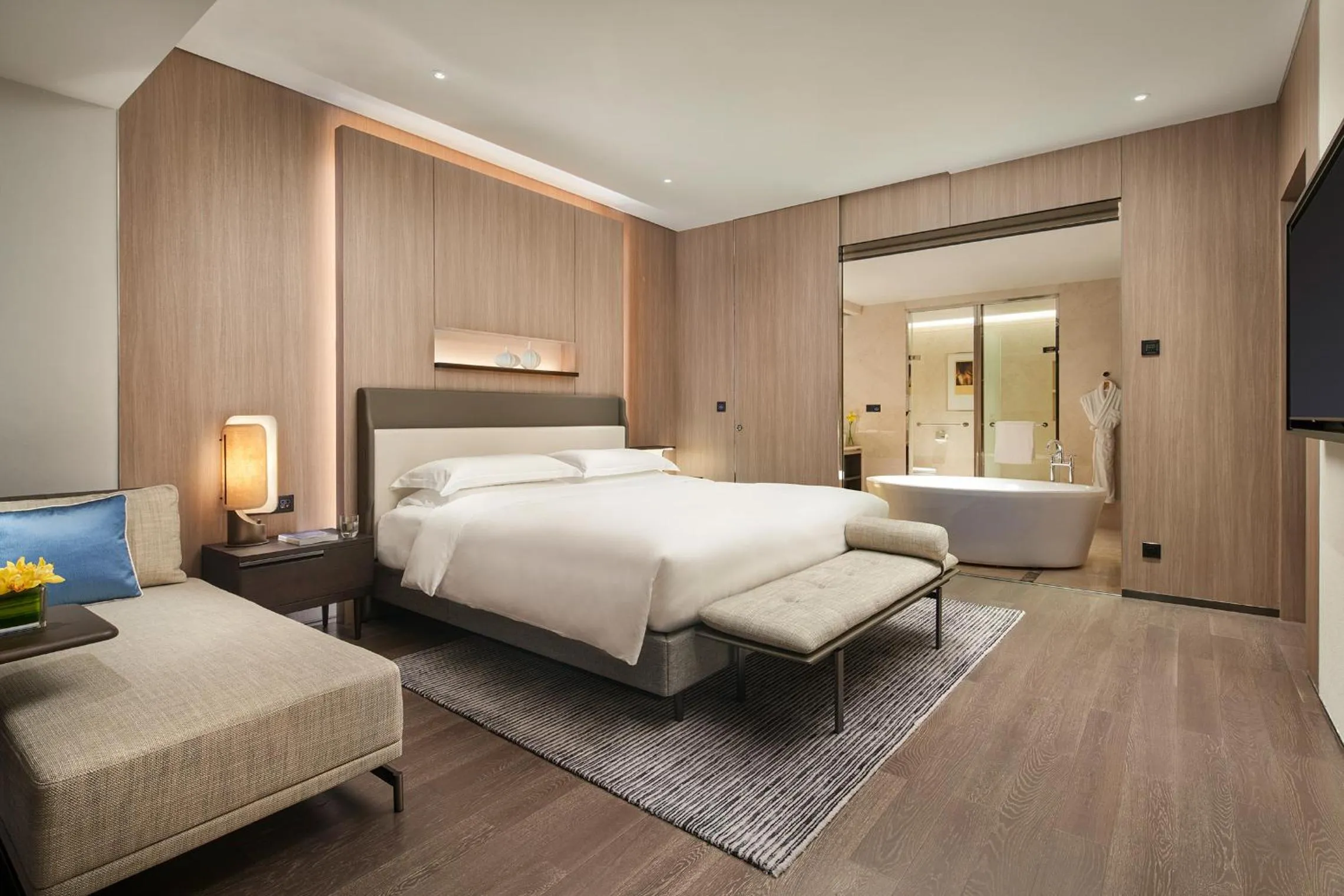 Bed in Intercontinental Shenzhen Dameisha Resort by IHG