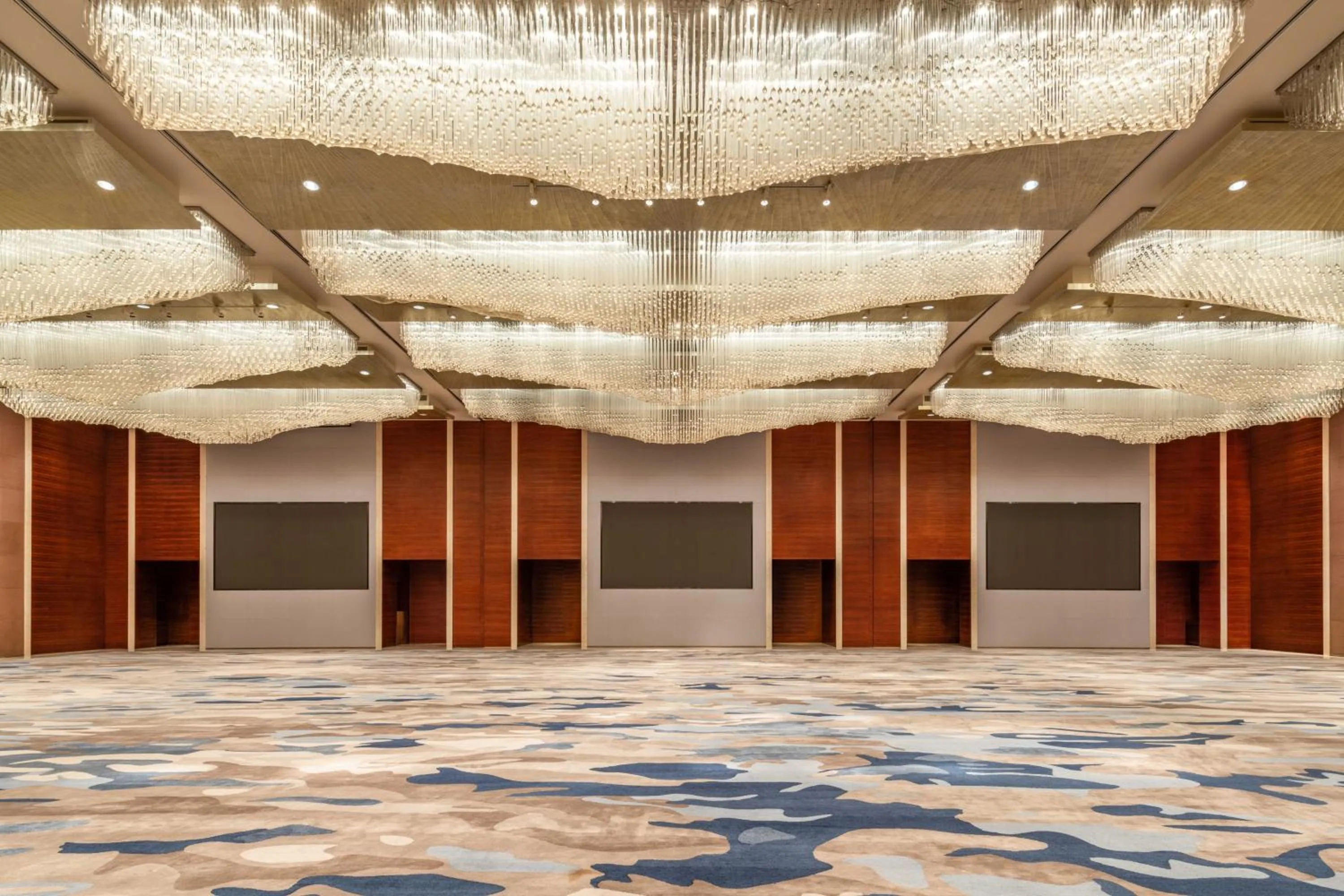 Meeting/conference room in Intercontinental Shenzhen Dameisha Resort by IHG