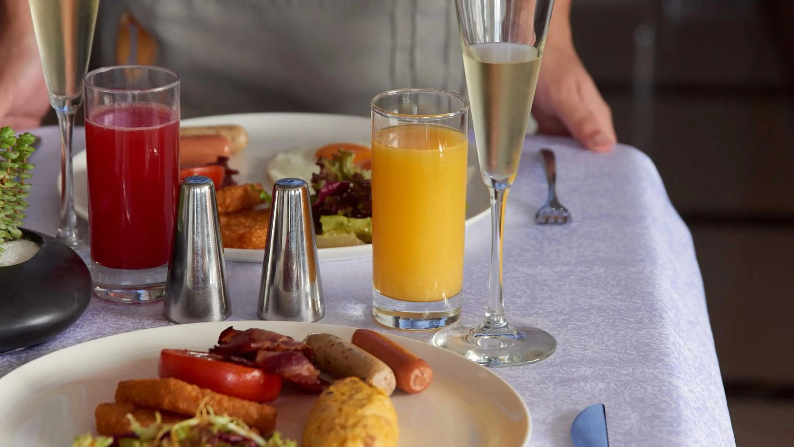 Bedroom in Intercontinental Shenzhen Dameisha Resort by IHG