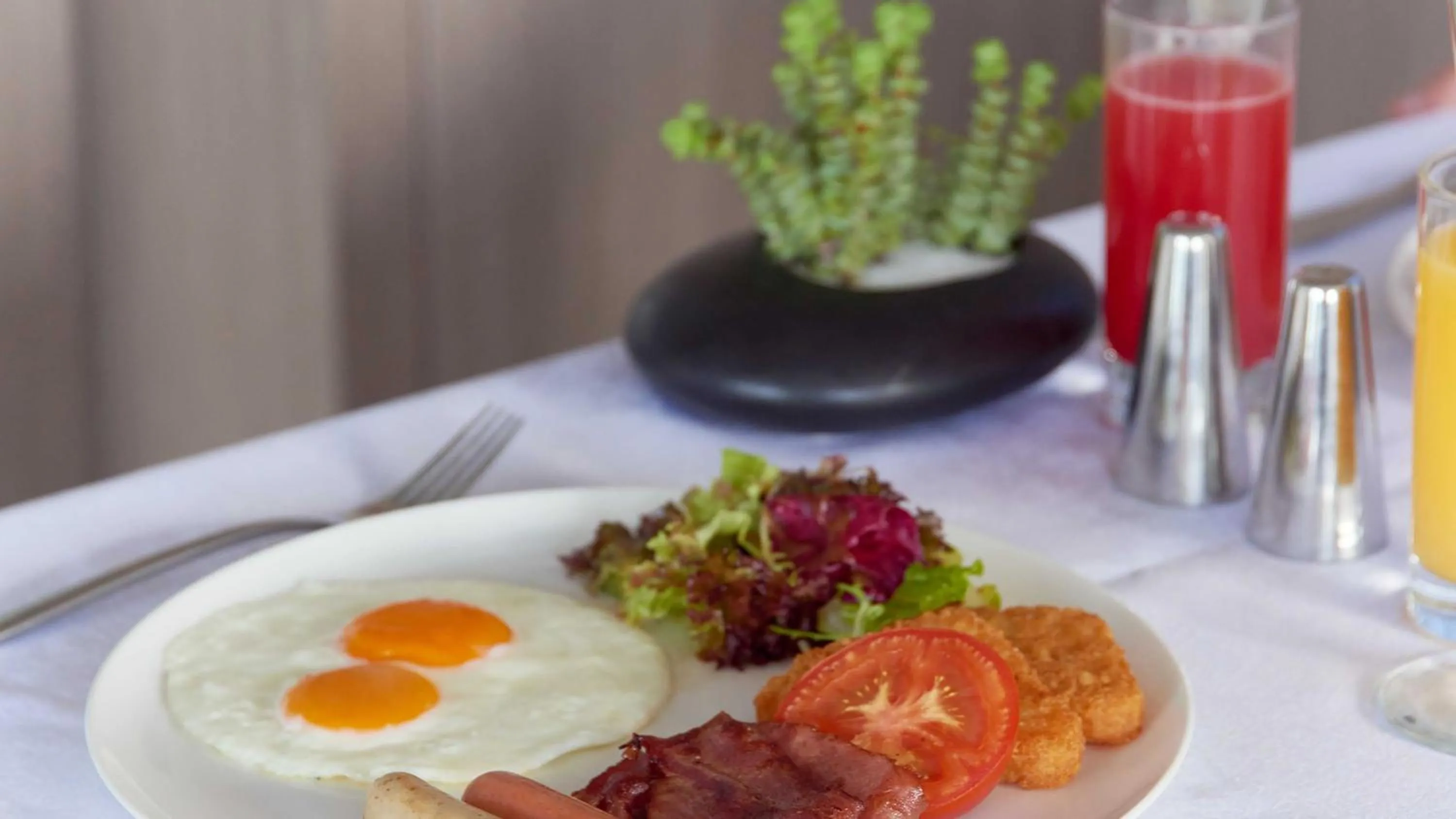 Bedroom in Intercontinental Shenzhen Dameisha Resort by IHG