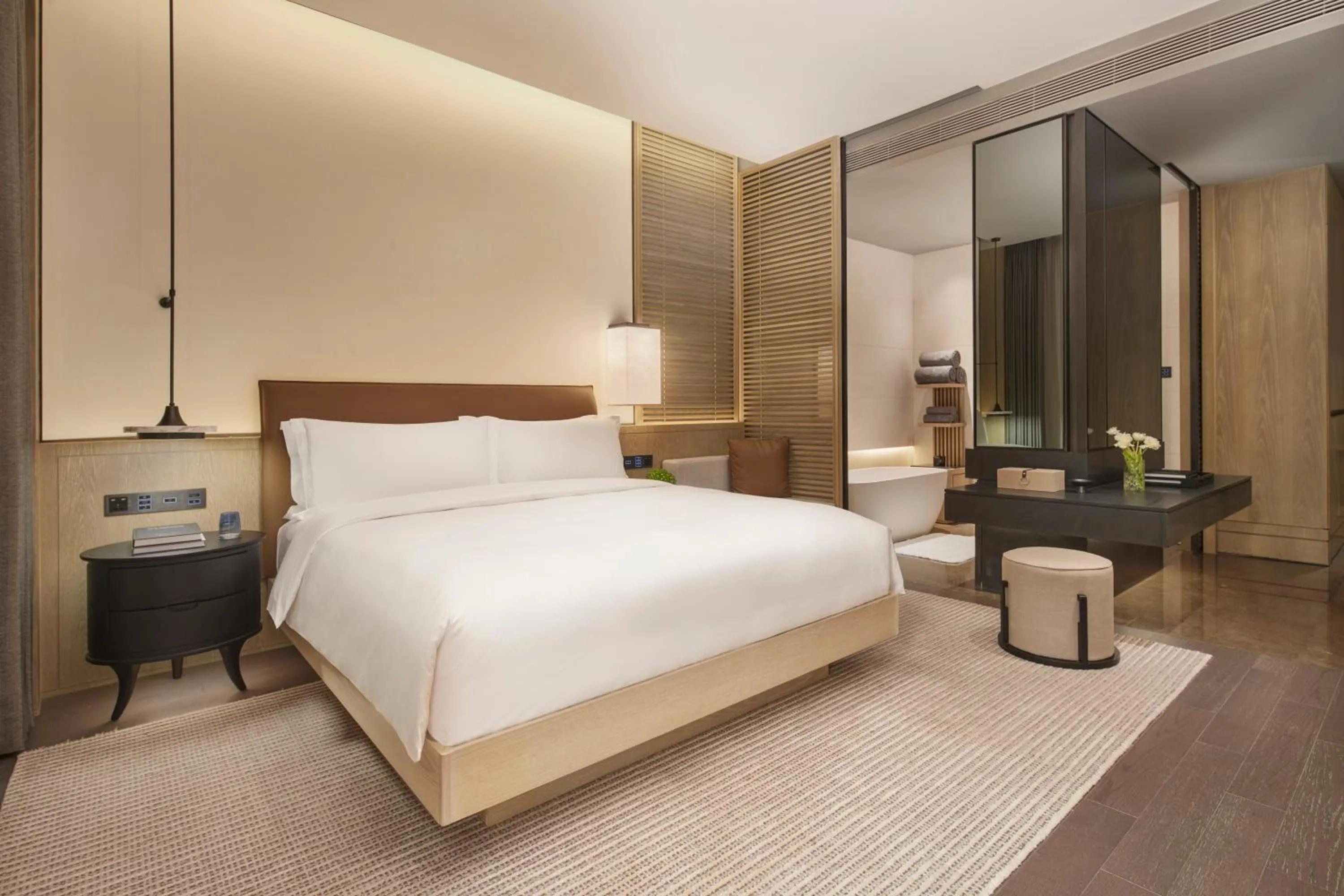 Photo of the whole room, Bed in Intercontinental Shenzhen Dameisha Resort by IHG