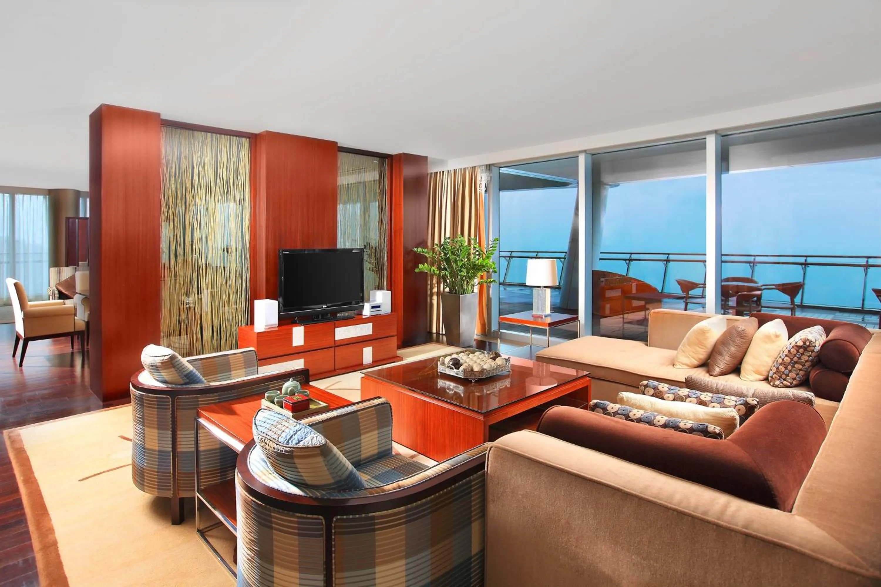 Photo of the whole room in Intercontinental Shenzhen Dameisha Resort by IHG