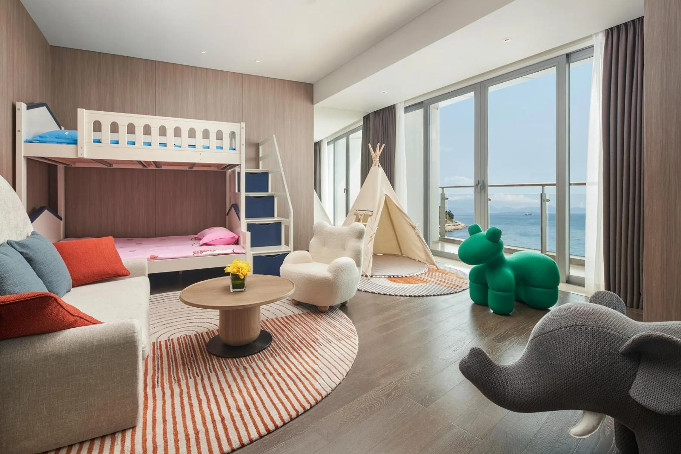 bunk bed in Intercontinental Shenzhen Dameisha Resort by IHG