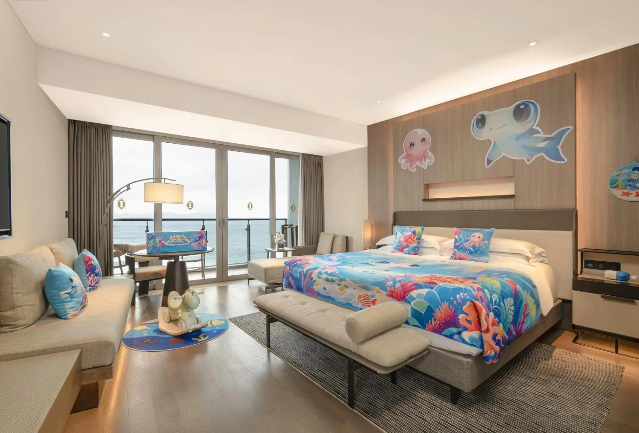 Photo of the whole room, Bed in Intercontinental Shenzhen Dameisha Resort by IHG