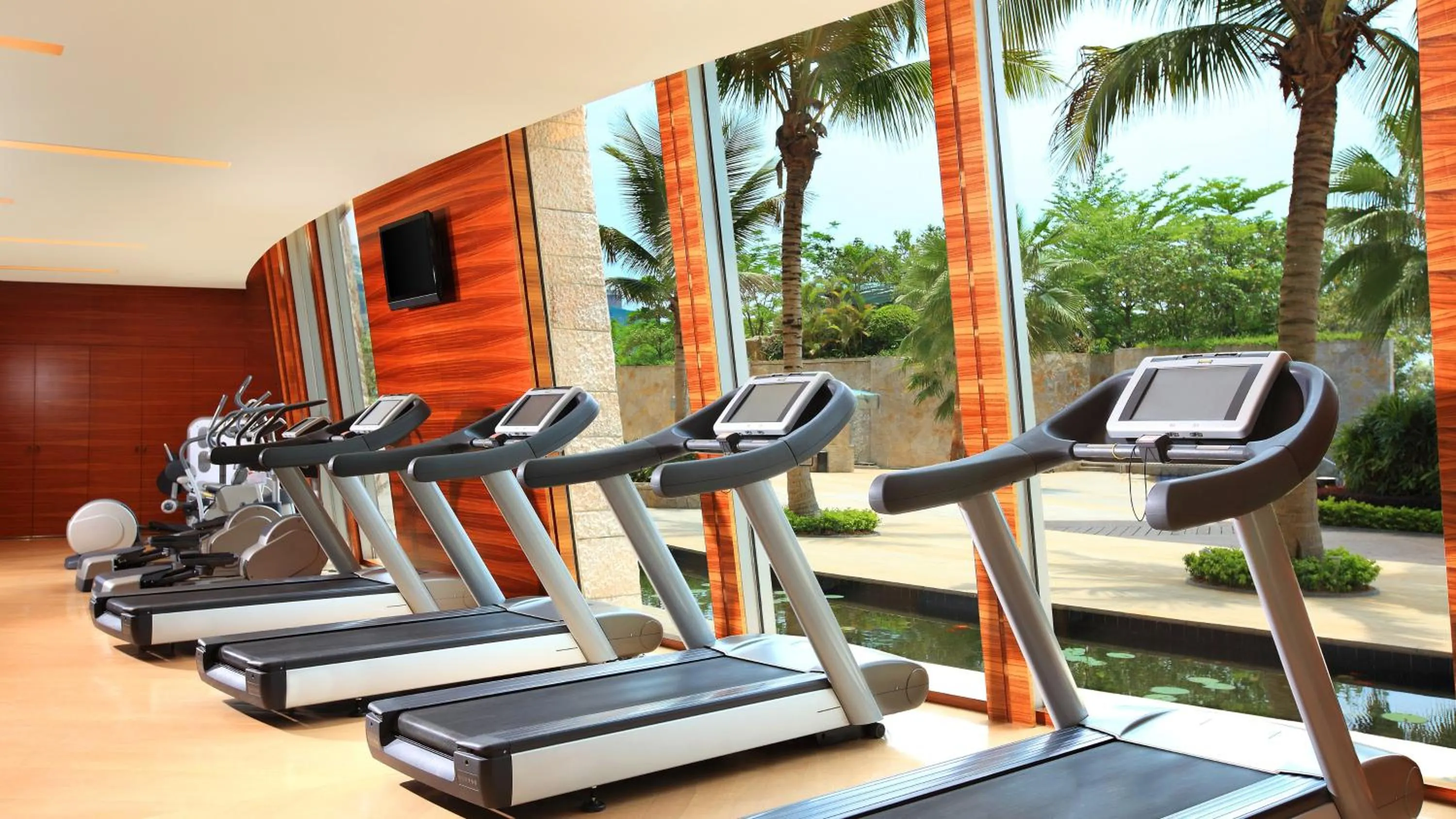 Fitness centre/facilities in Intercontinental Shenzhen Dameisha Resort by IHG