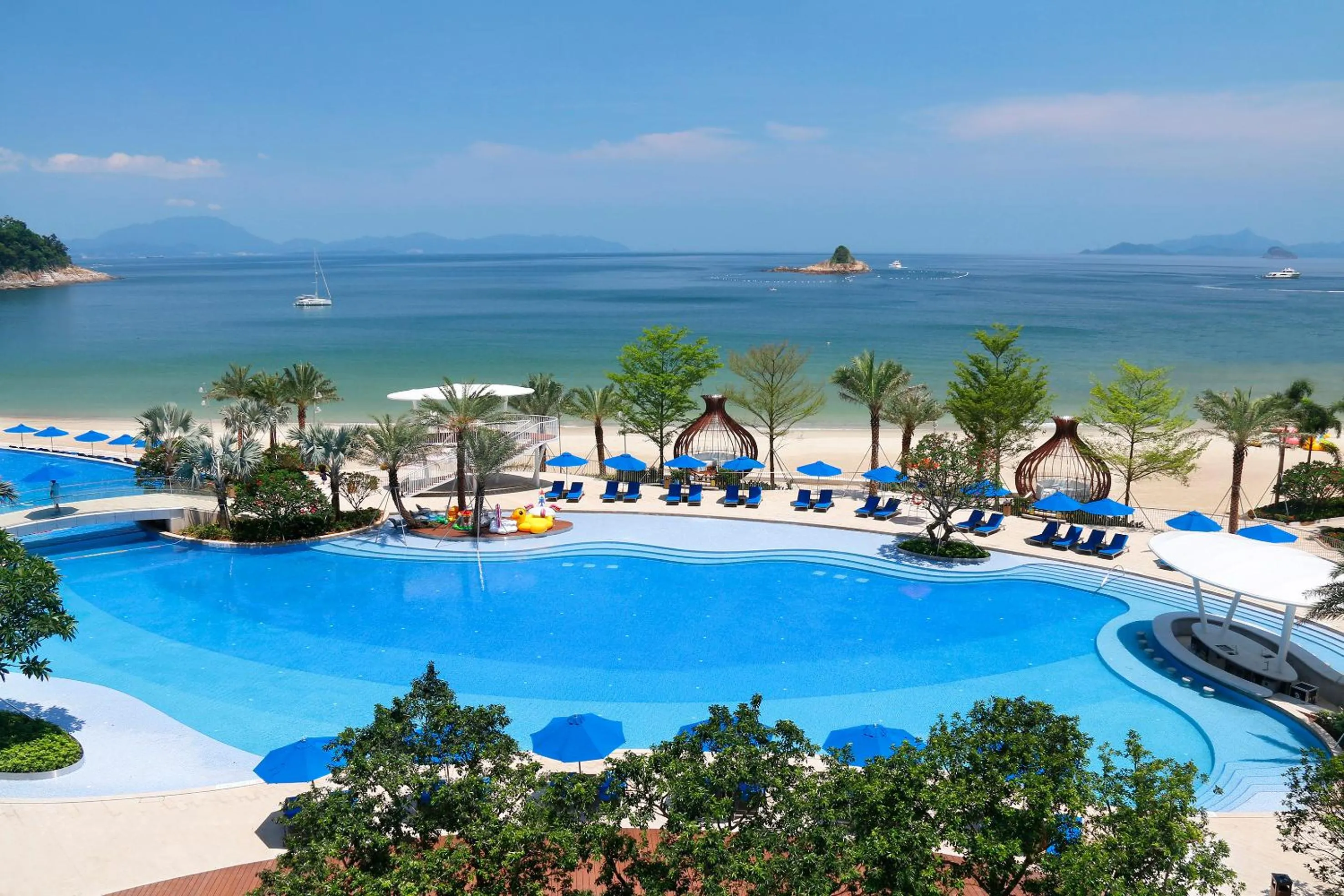 Pool view in Intercontinental Shenzhen Dameisha Resort by IHG