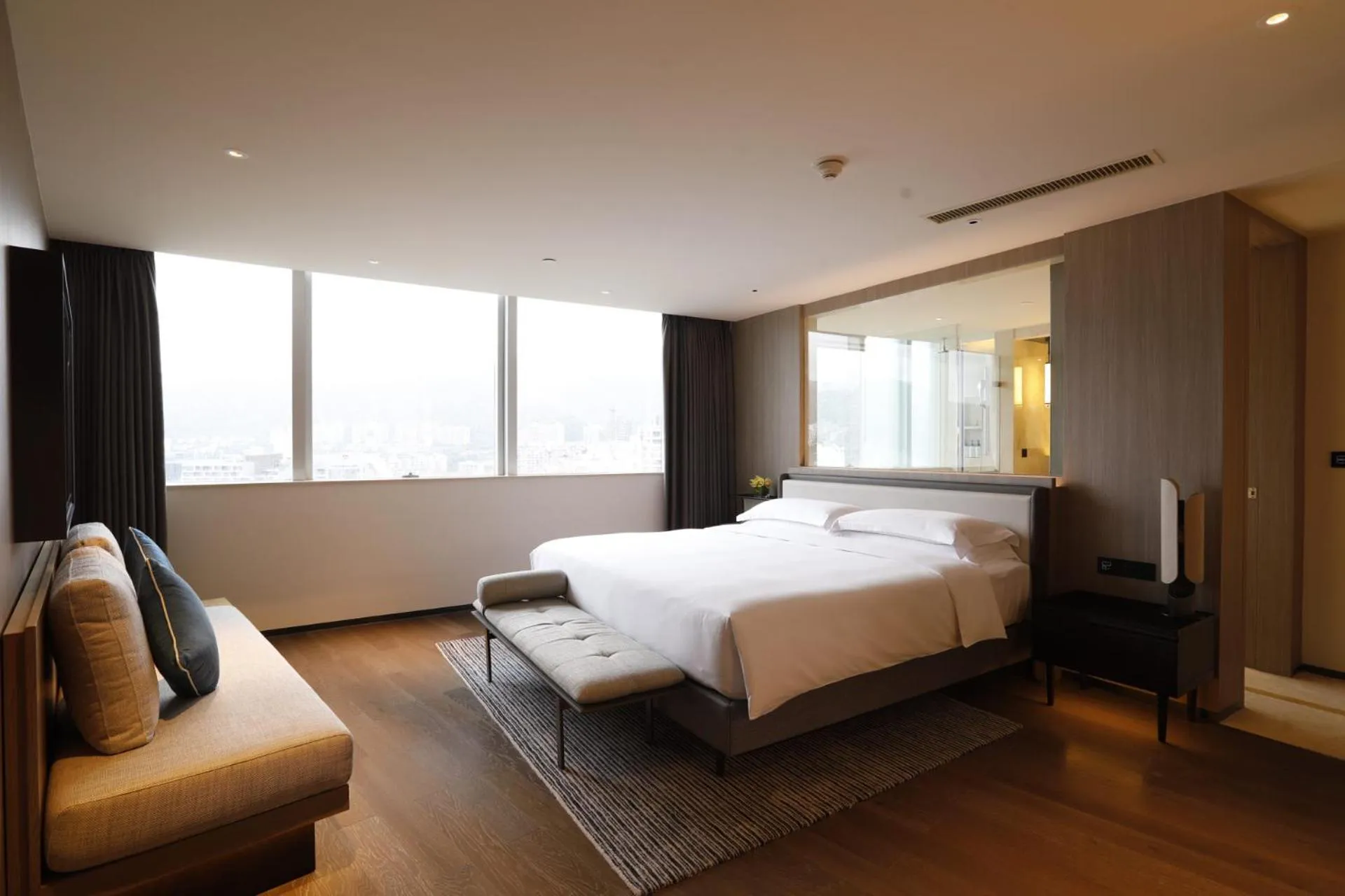 Bed in Intercontinental Shenzhen Dameisha Resort by IHG