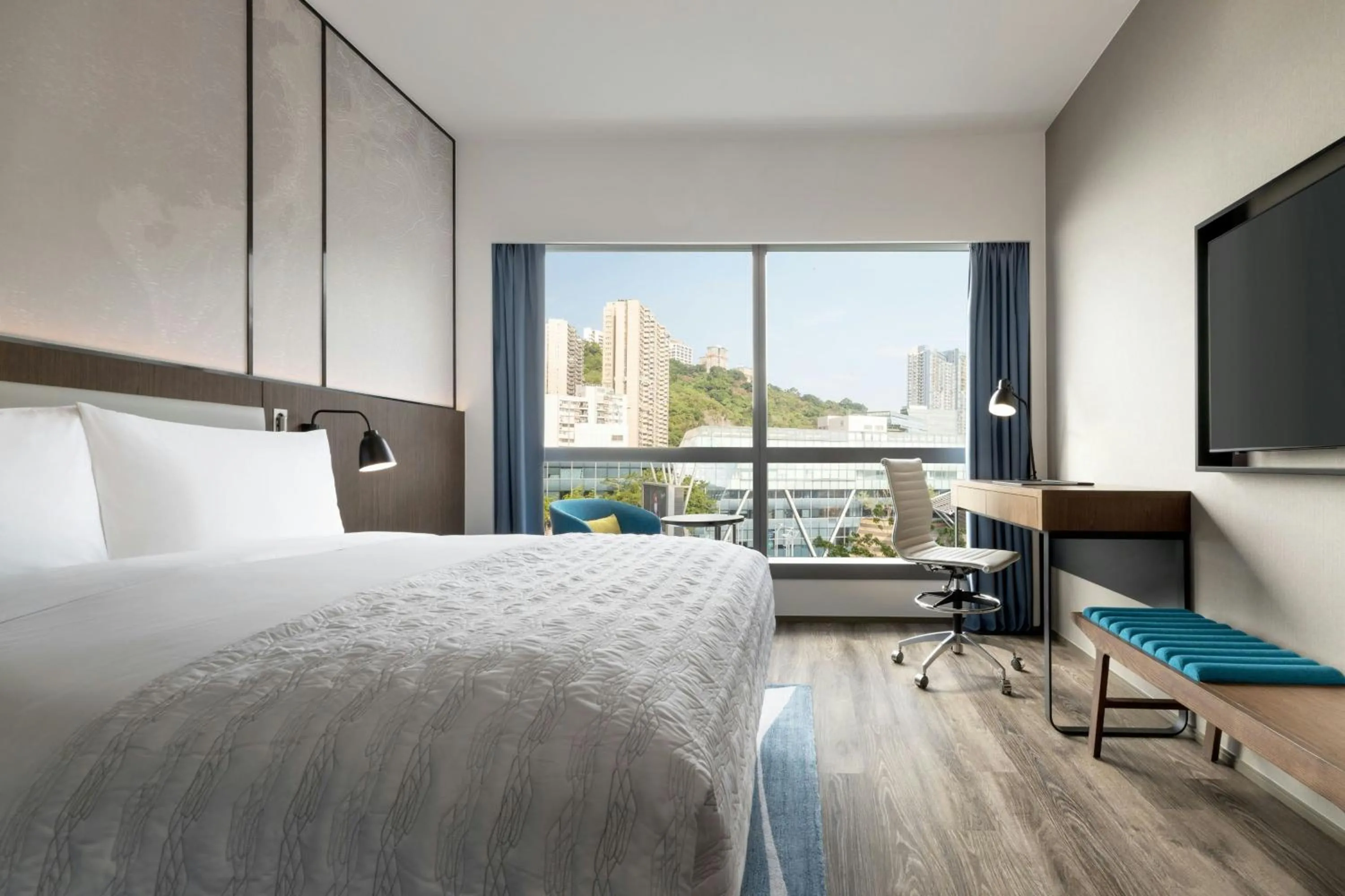 Photo of the whole room, Bed in Le Méridien Hong Kong, Cyberport