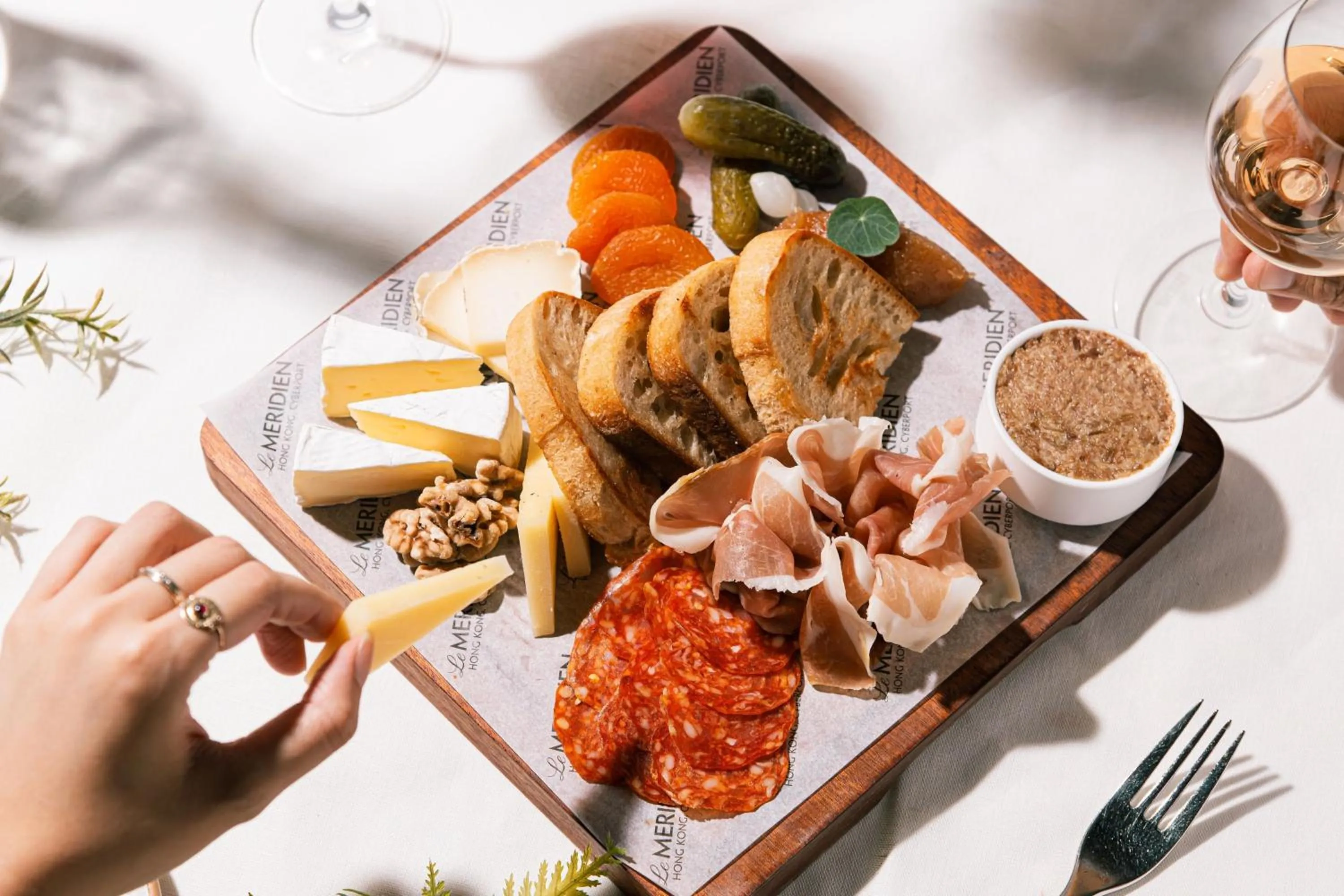 Restaurant/places to eat in Le Méridien Hong Kong, Cyberport