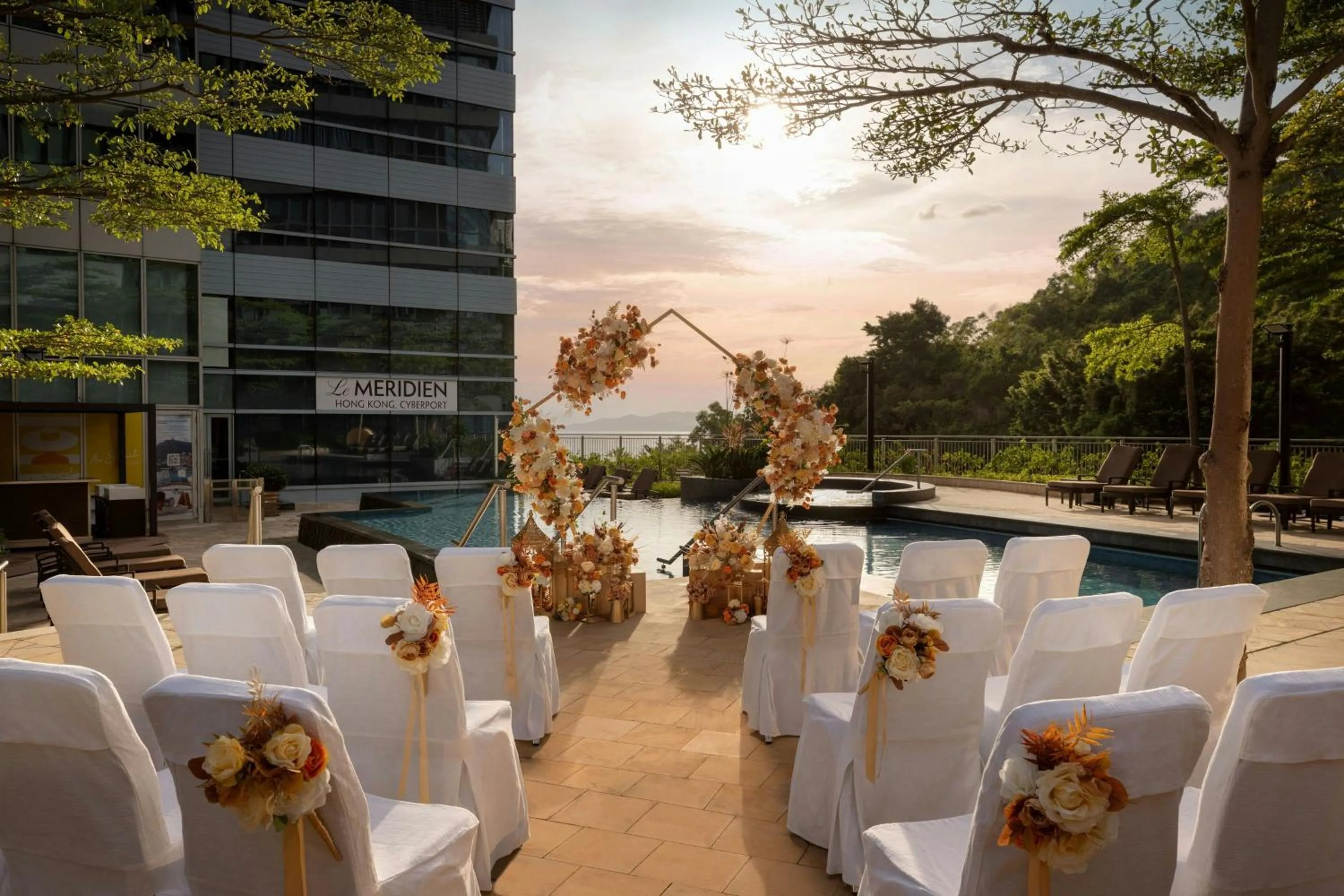 Swimming pool in Le Méridien Hong Kong, Cyberport