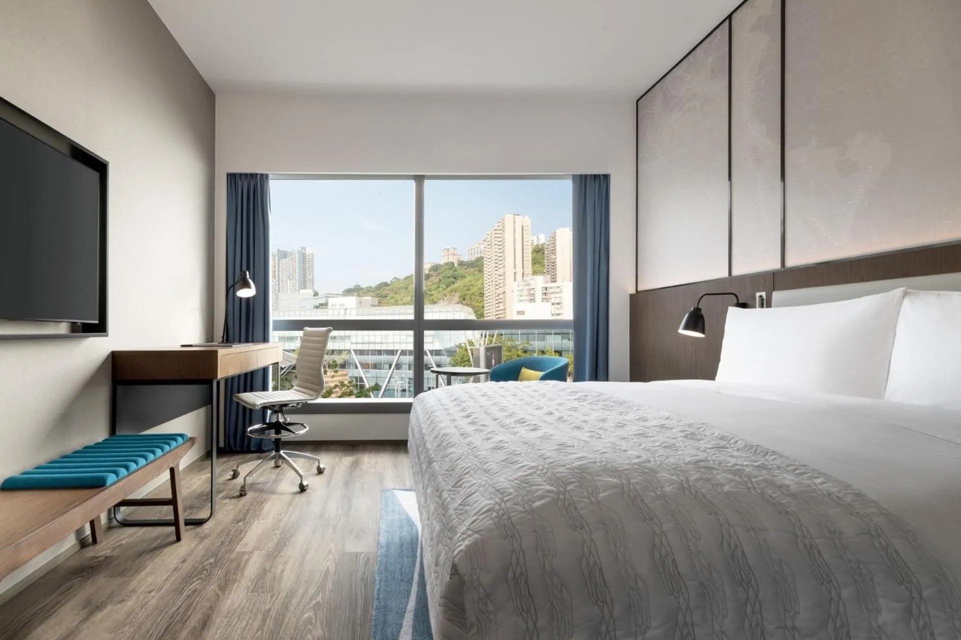 Bedroom, Bed in Le Méridien Hong Kong, Cyberport