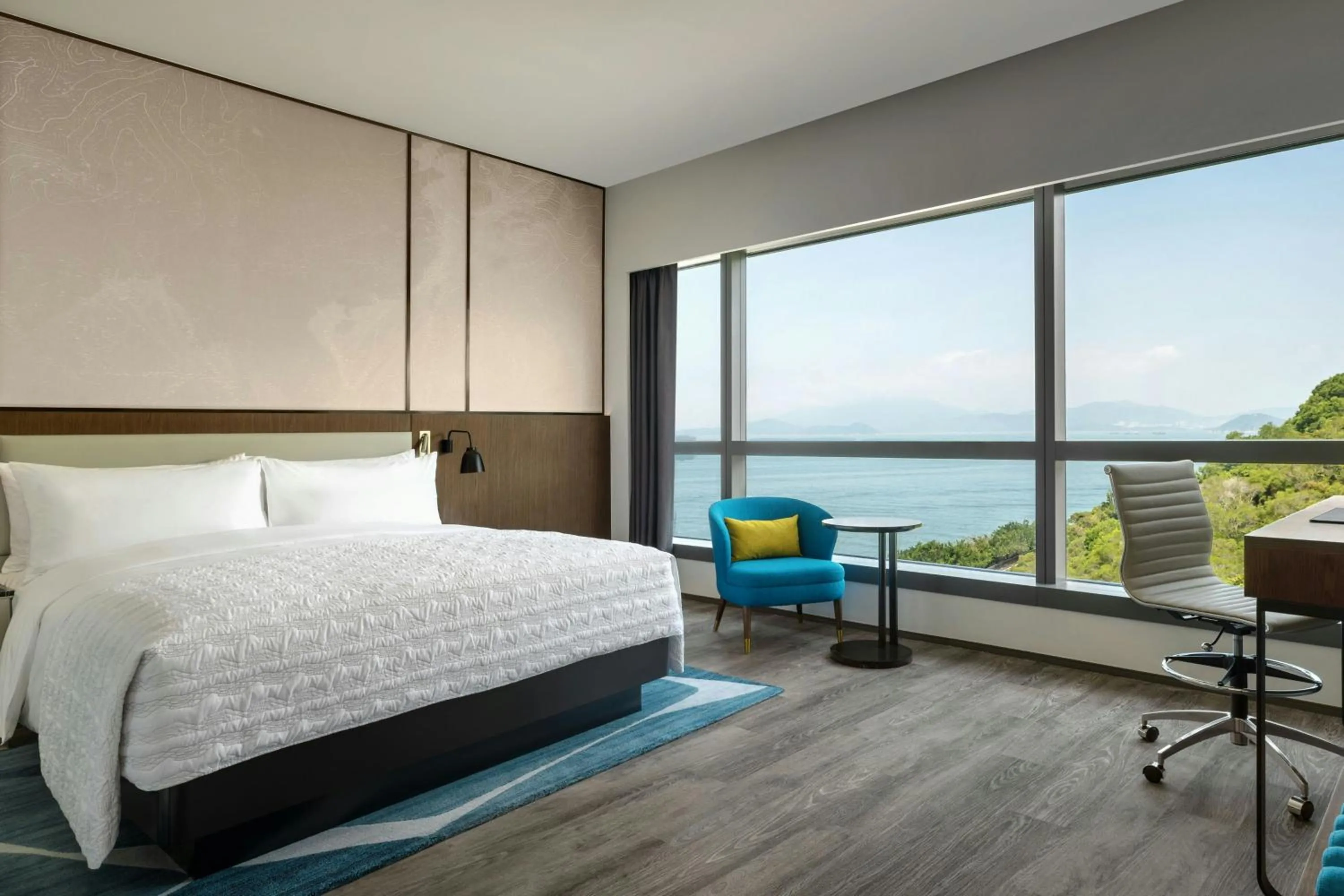 Photo of the whole room, Bed in Le Méridien Hong Kong, Cyberport