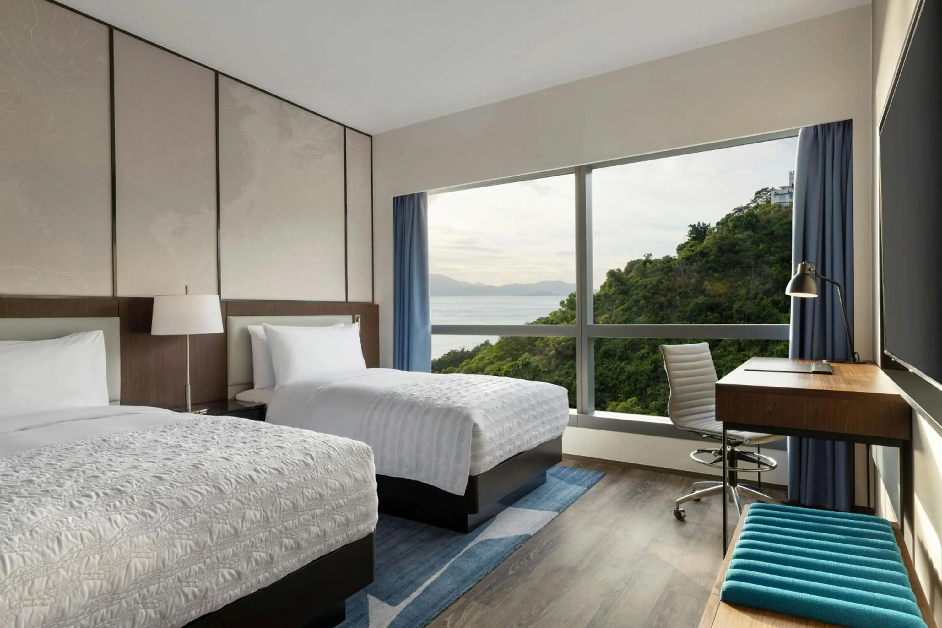 Photo of the whole room, Bed in Le Méridien Hong Kong, Cyberport