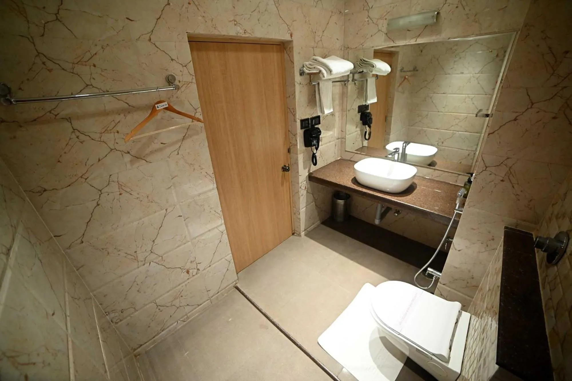 Bathroom, Bed in The Cindrella Hotel