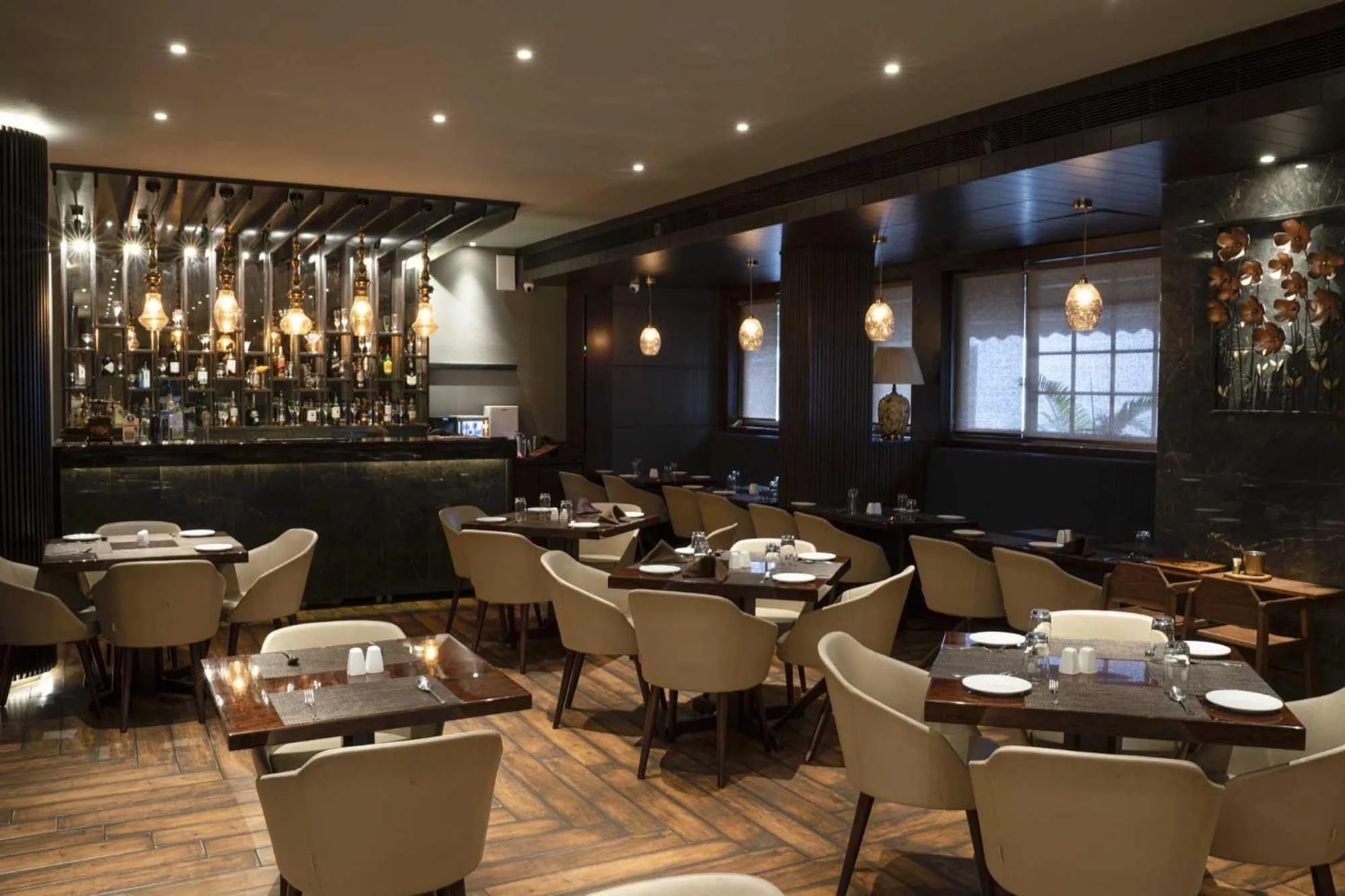 Restaurant/places to eat in The Cindrella Hotel