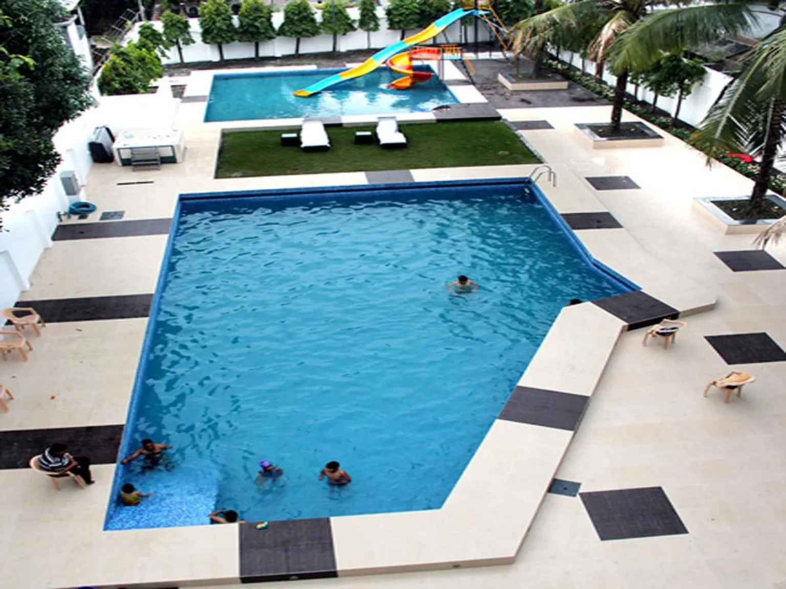 Swimming pool in The Cindrella Hotel